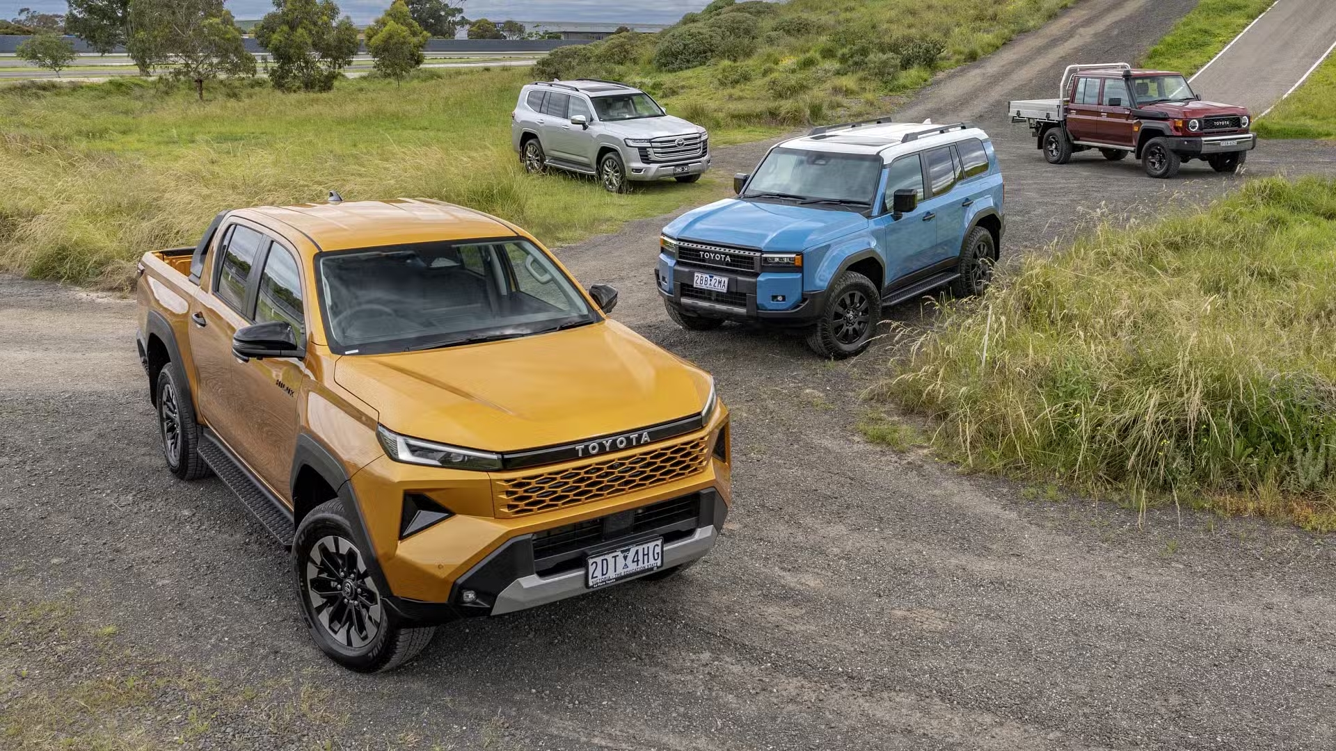 'Kẻ bảo thủ' Toyota gi&agrave;nh c&uacute; đ&uacute;p trước Tết: B&aacute;n chạy nhất cả năm d&ugrave; chưa 'chốt sổ' nay c&ograve;n l&agrave; thương hiệu &ocirc; t&ocirc; gi&aacute; trị nhất năm 2026- Ảnh 1.