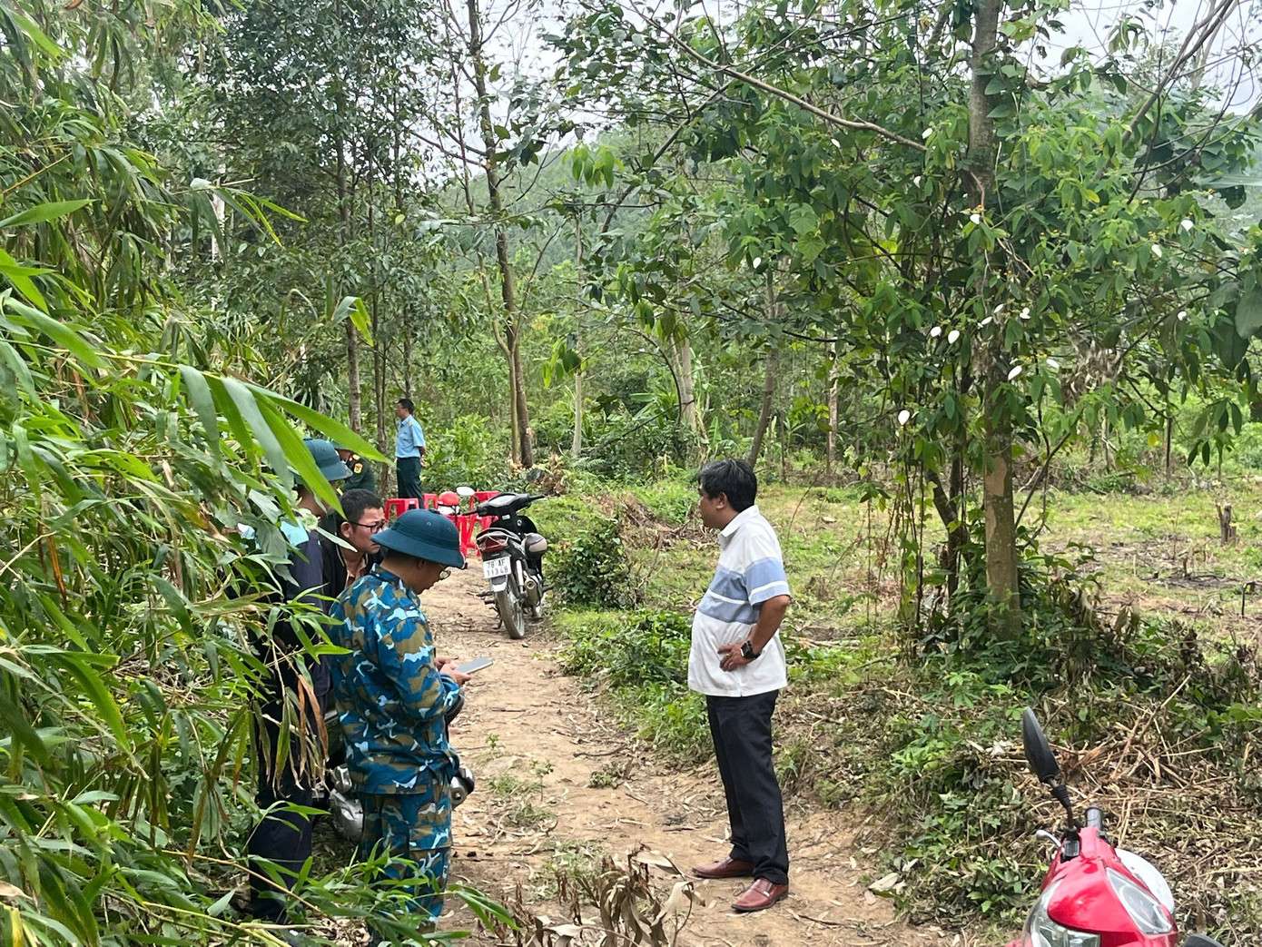 Hiện trường m&aacute;y bay qu&acirc;n sự YAK-130 rơi ở v&ugrave;ng n&uacute;i Đắk Lắk- Ảnh 3.