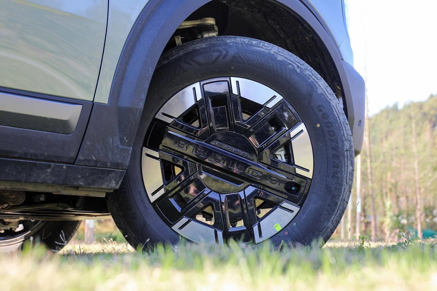 Ford Bronco được đăng k&yacute; tại Việt Nam: C&ugrave;ng cỡ Everest, chung 'gốc' với Territory, pin bản điện đủ chạy H&agrave; Nội - Huế, c&oacute; t&ugrave;y chọn EREV đấu Prado- Ảnh 14.