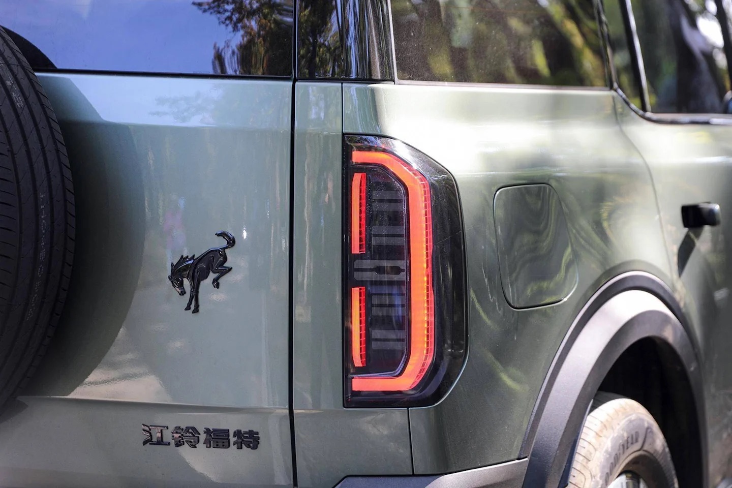 Ford Bronco được đăng k&yacute; tại Việt Nam: C&ugrave;ng cỡ Everest, chung 'gốc' với Territory, pin bản điện đủ chạy H&agrave; Nội - Huế, c&oacute; t&ugrave;y chọn EREV đấu Prado- Ảnh 13.