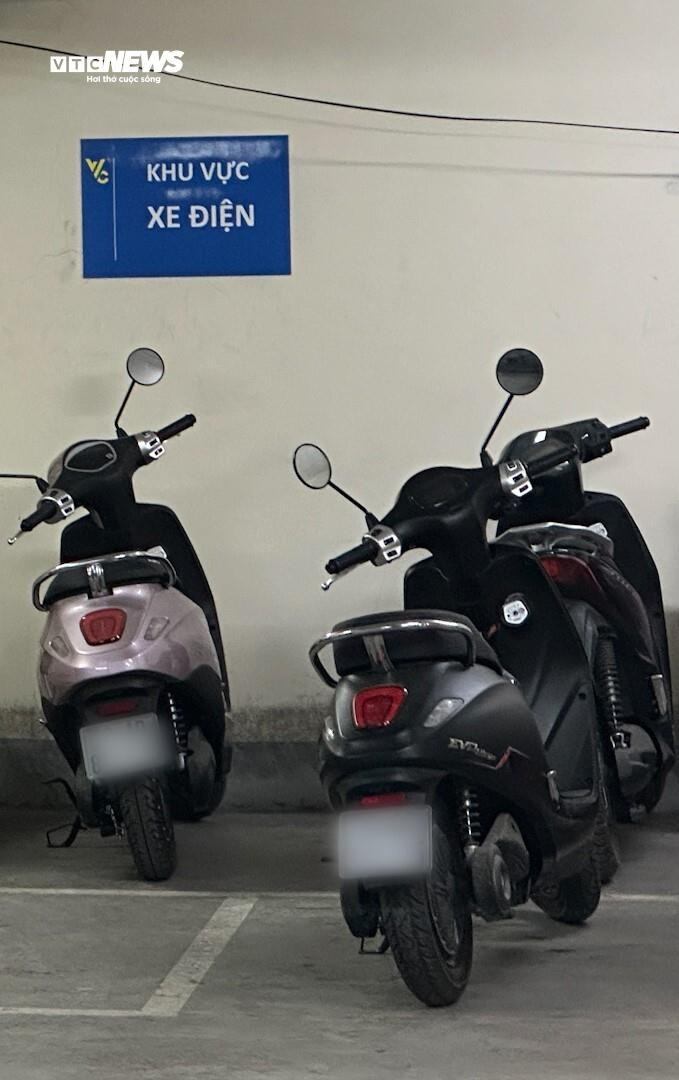 Th&aacute;o gỡ b&agrave;i to&aacute;n 'kẹt' chỗ sạc xe điện ở tập thể, chung cư cũ- Ảnh 1.