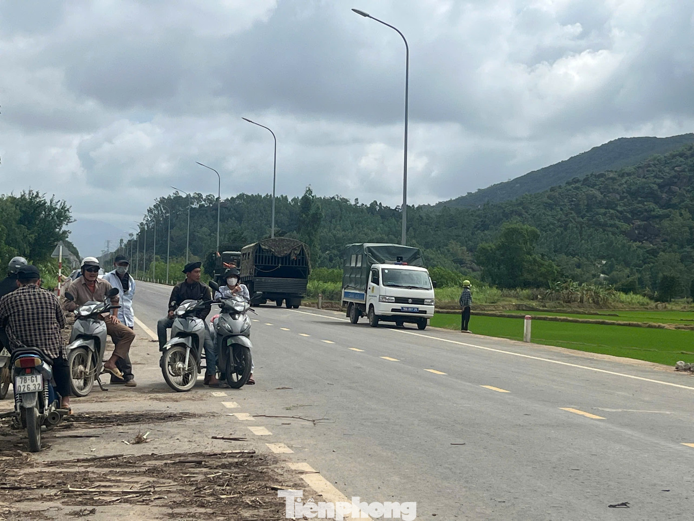 Hiện trường m&aacute;y bay qu&acirc;n sự YAK-130 rơi ở v&ugrave;ng n&uacute;i Đắk Lắk- Ảnh 2.