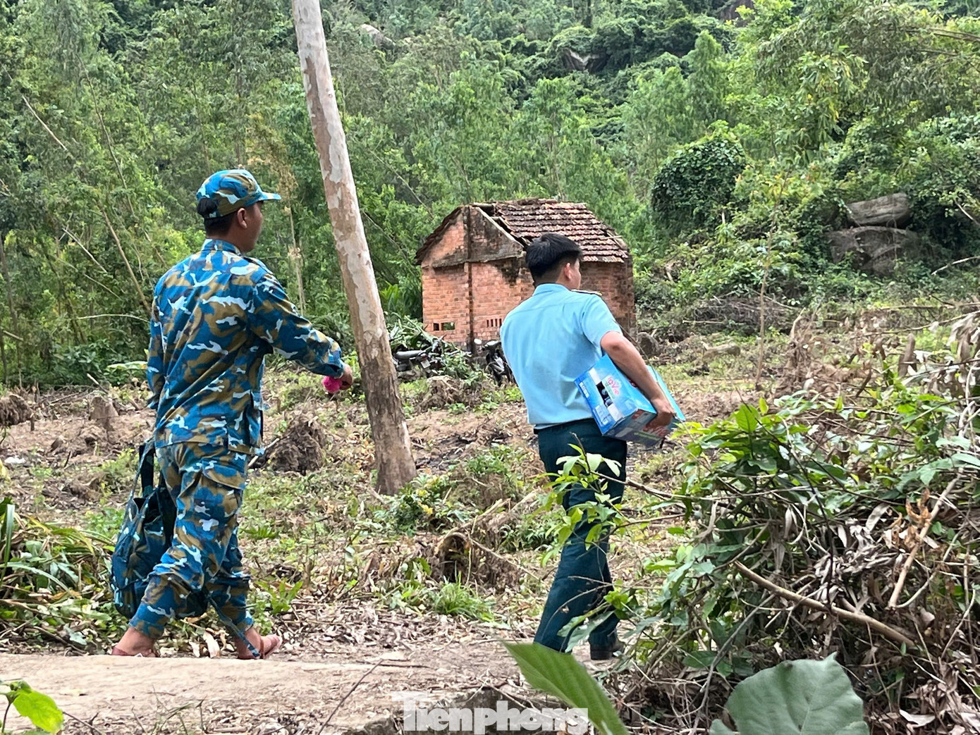 Hiện trường m&aacute;y bay qu&acirc;n sự YAK-130 rơi ở v&ugrave;ng n&uacute;i Đắk Lắk- Ảnh 4.