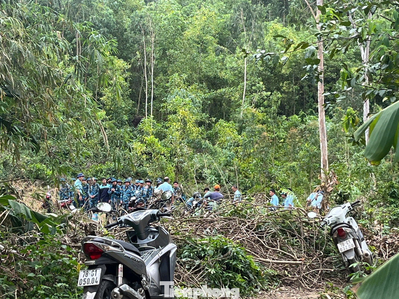 Hiện trường m&aacute;y bay qu&acirc;n sự YAK-130 rơi ở v&ugrave;ng n&uacute;i Đắk Lắk- Ảnh 7.