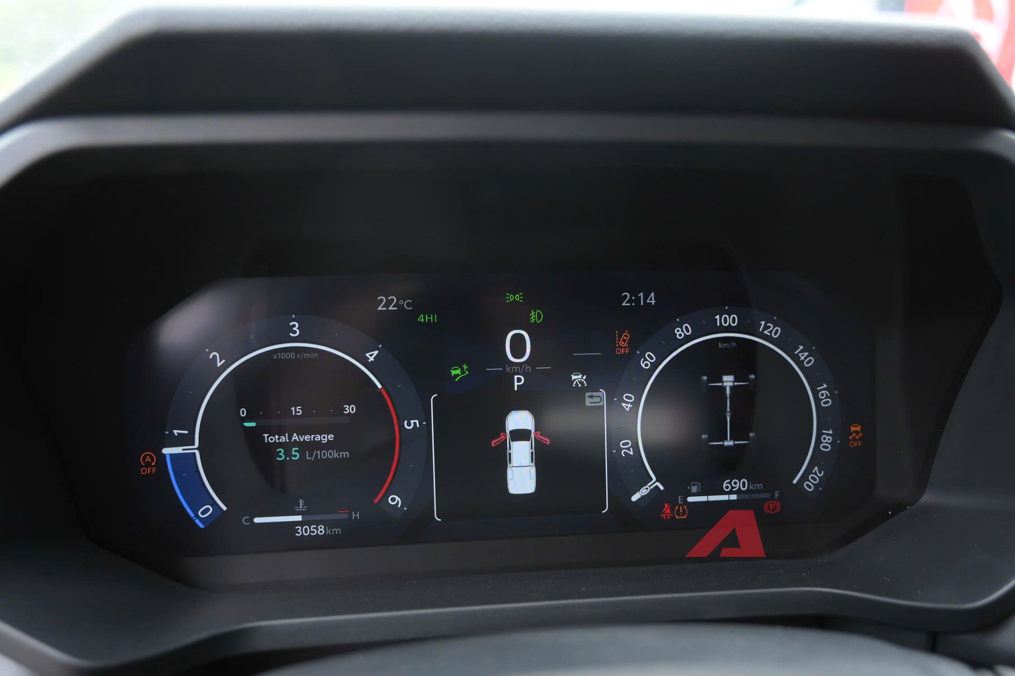 Chi tiết Toyota Hilux bản cao nhất: Gi&aacute; chỉ 903 triệu đồng, đủ ADAS v&agrave; chế độ offroad đấu Ranger Wildtrak- Ảnh 9.