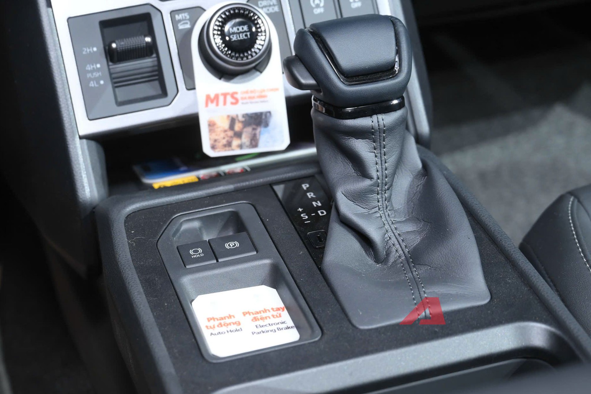 Chi tiết Toyota Hilux bản cao nhất: Gi&aacute; chỉ 903 triệu đồng, đủ ADAS v&agrave; chế độ offroad đấu Ranger Wildtrak- Ảnh 12.