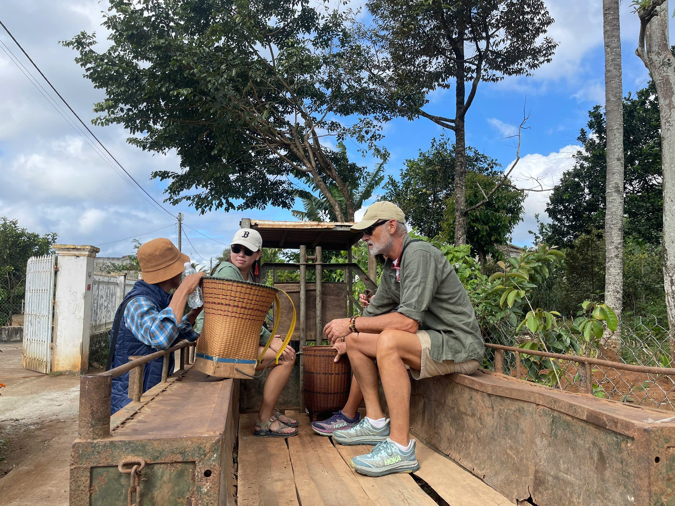 Kh&aacute;ch T&acirc;y m&ecirc; t&iacute;t trải nghiệm l&ecirc;n rẫy bằng xe c&ocirc;ng n&ocirc;ng 'Lamborghini &Ecirc; Đ&ecirc;'- Ảnh 1.