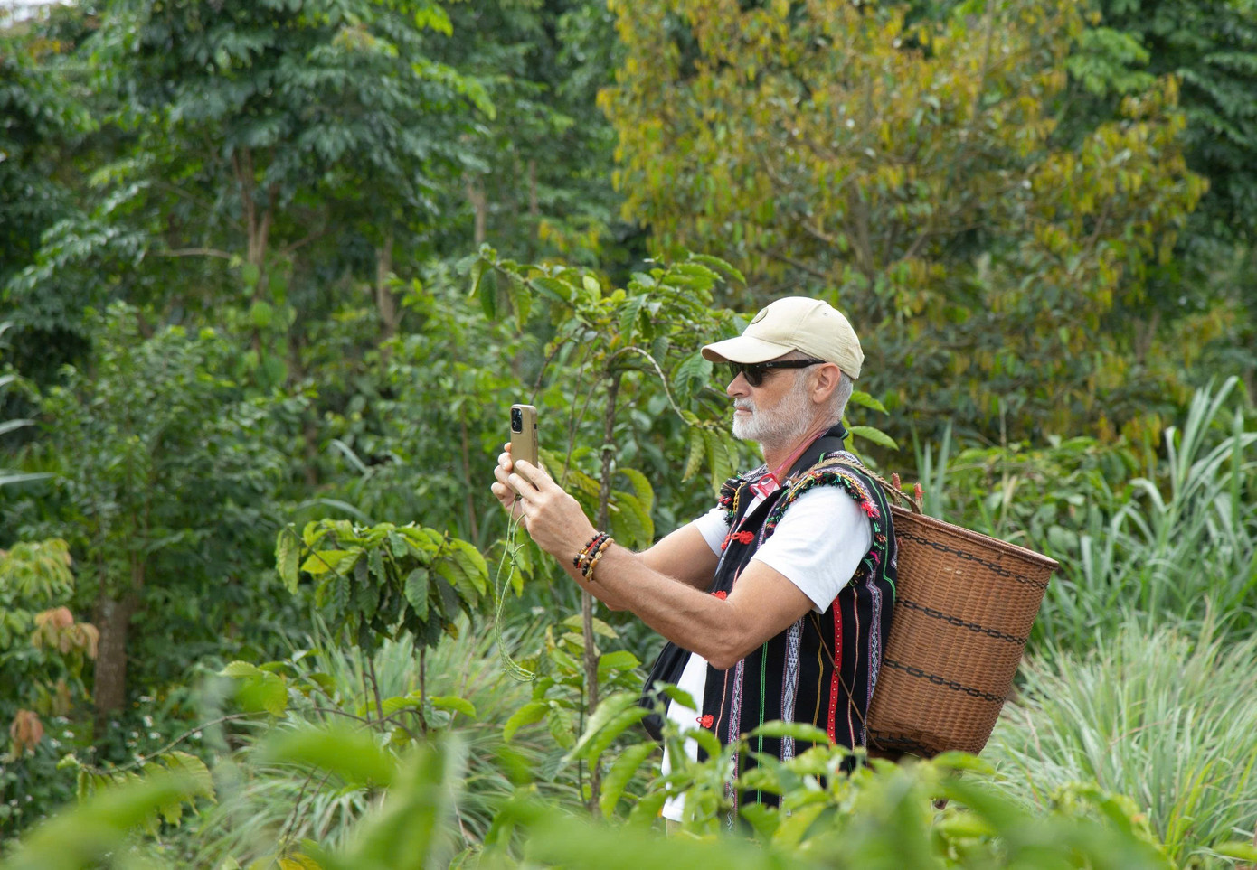 Kh&aacute;ch T&acirc;y m&ecirc; t&iacute;t trải nghiệm l&ecirc;n rẫy bằng xe c&ocirc;ng n&ocirc;ng 'Lamborghini &Ecirc; Đ&ecirc;'- Ảnh 6.