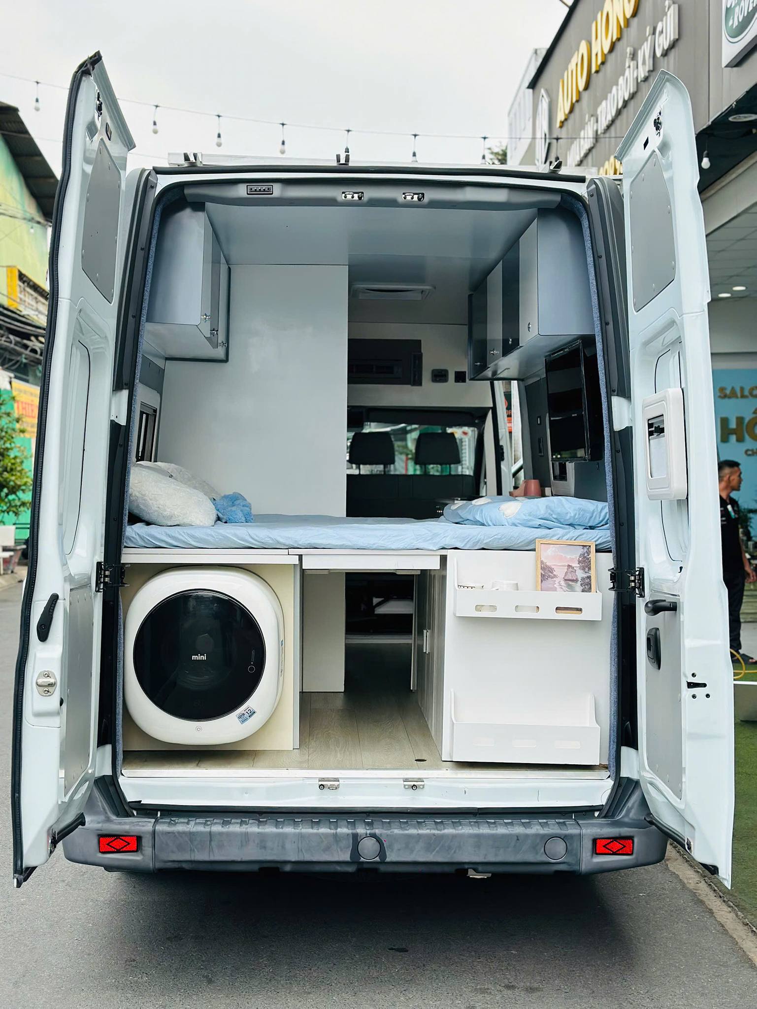 Rao &lsquo;nh&agrave; di động&rsquo; từng của Ngọc Trinh gi&aacute; hơn 800 triệu đồng, người b&aacute;n cho biết mua mới hơn 2 tỷ, lăn b&aacute;nh chỉ 5.000km- Ảnh 3.