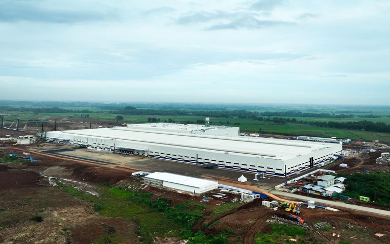 Vừa ho&agrave;n tất nh&agrave; m&aacute;y &ocirc; t&ocirc; 1 tỷ USD, VinFast tham gia dự &aacute;n cao tốc tại quốc gia 287 triệu d&acirc;n- Ảnh 1.