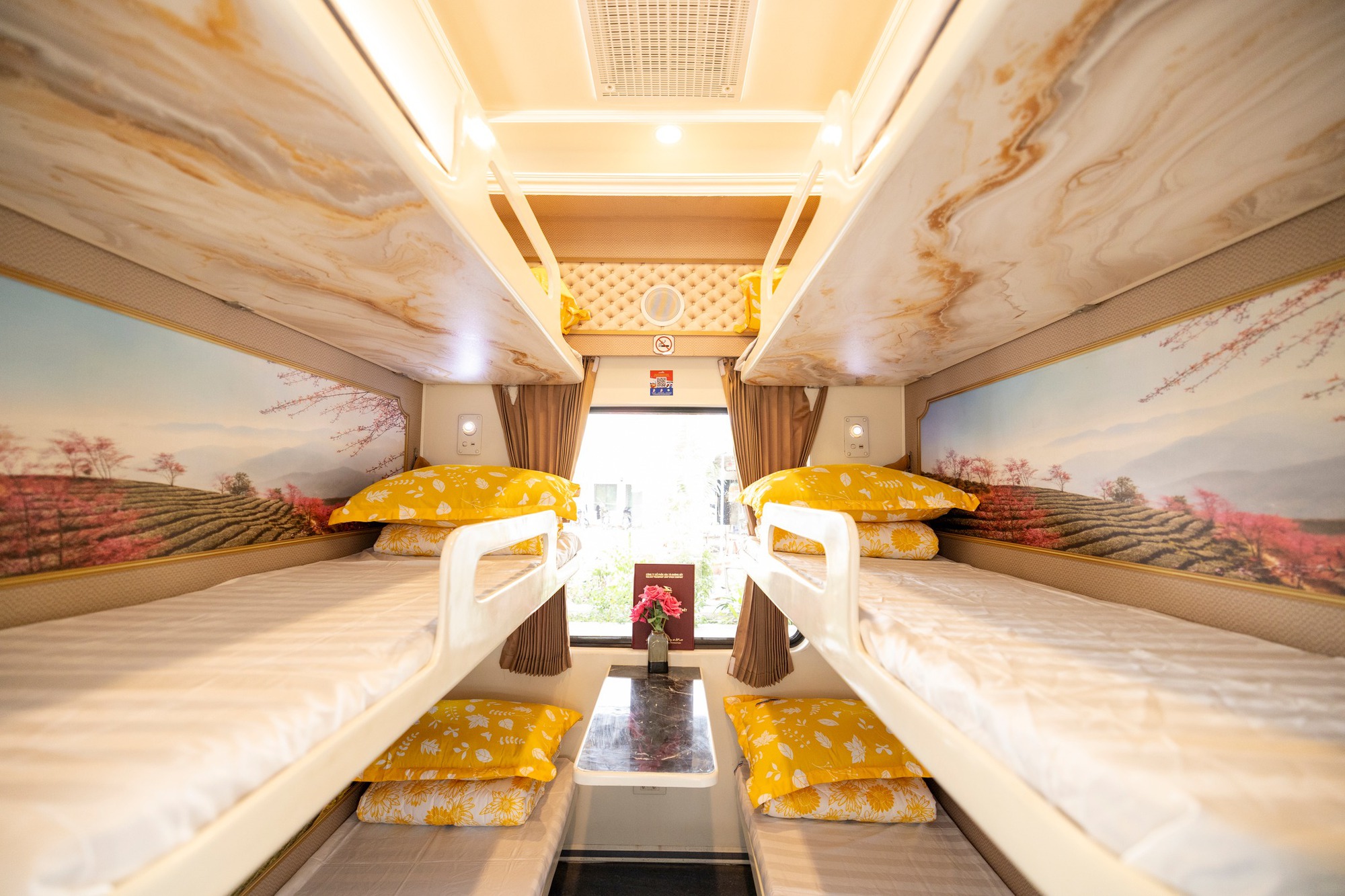 Chuyến tàu mới nhất của đường sắt Việt Nam: Mới chạy được 1 ngày, không gian trên tàu gây chú ý- Ảnh 12. Chuyến tàu mới nhất của đường sắt Việt Nam: Mới chạy được 1 ngày, không gian trên tàu gây chú ý- Ảnh 12.