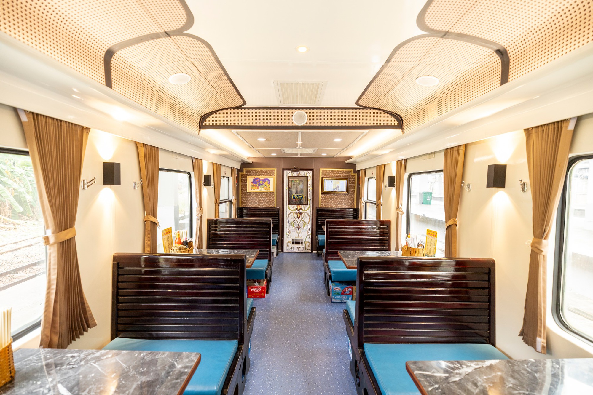 Chuyến tàu mới nhất của đường sắt Việt Nam: Mới chạy được 1 ngày, không gian trên tàu gây chú ý- Ảnh 7. Chuyến tàu mới nhất của đường sắt Việt Nam: Mới chạy được 1 ngày, không gian trên tàu gây chú ý- Ảnh 7.