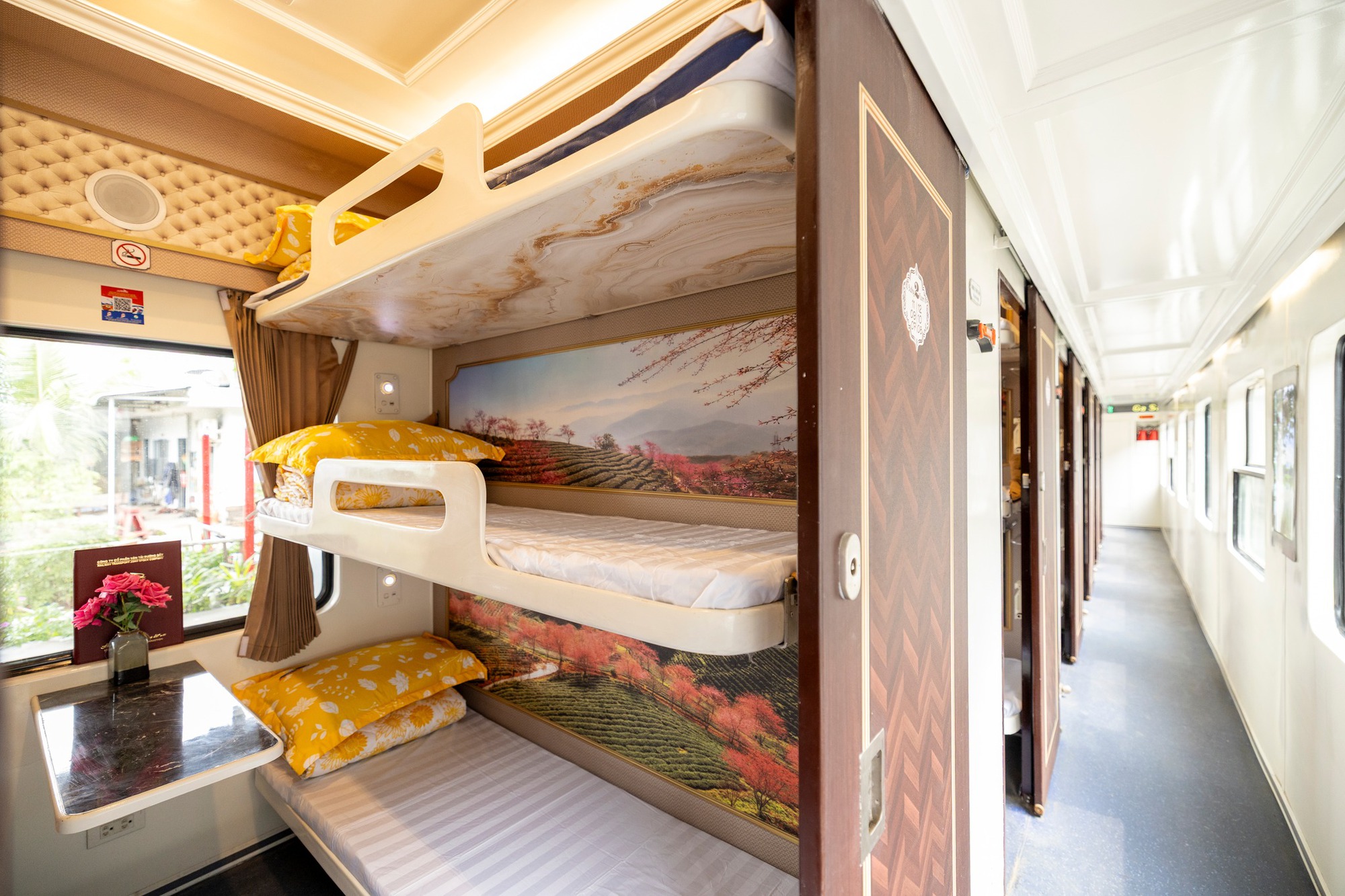 Chuyến tàu mới nhất của đường sắt Việt Nam: Mới chạy được 1 ngày, không gian trên tàu gây chú ý- Ảnh 9. Chuyến tàu mới nhất của đường sắt Việt Nam: Mới chạy được 1 ngày, không gian trên tàu gây chú ý- Ảnh 9.