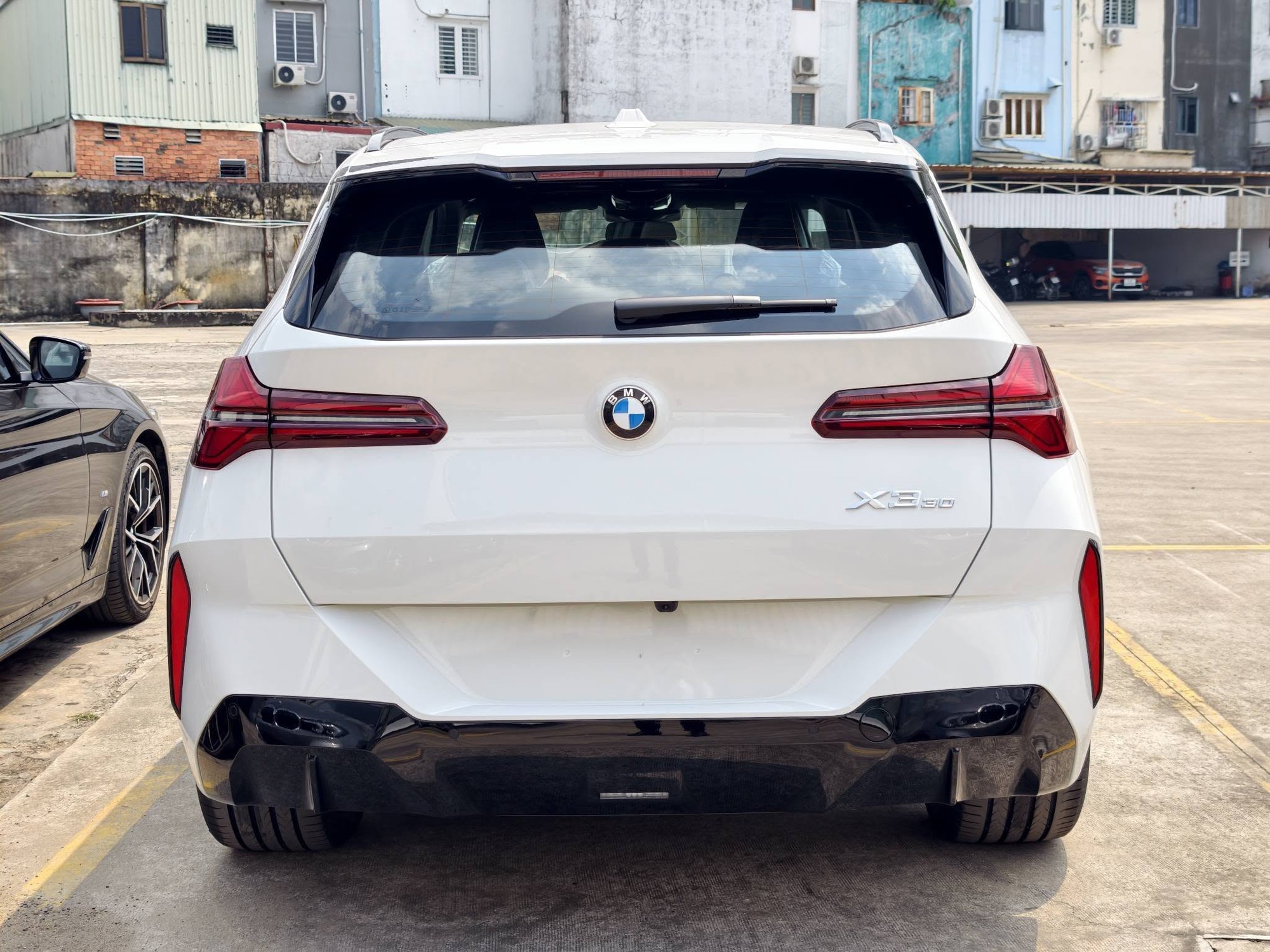 Ảnh thực tế BMW X3 2026 bản đắt nhất vừa về đại lý: Giá 2,899 tỷ đồng, máy mạnh hơn, 'full' ADAS cạnh tranh GLC 300- Ảnh 10. Ảnh thực tế BMW X3 2026 bản đắt nhất vừa về đại lý: Giá 2,899 tỷ đồng, máy mạnh hơn, 'full' ADAS cạnh tranh GLC 300- Ảnh 10.