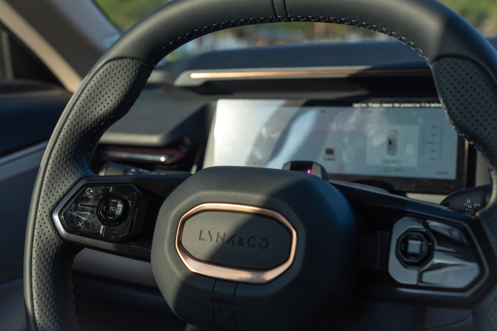 Chủ xe kiến tr&uacute;c sư đ&aacute;nh gi&aacute; Lynk & Co 08 EM-P: &ldquo;Nhiều c&ocirc;ng nghệ hữu &iacute;ch, đặc biệt rất an to&agrave;n&rdquo;- Ảnh 2.