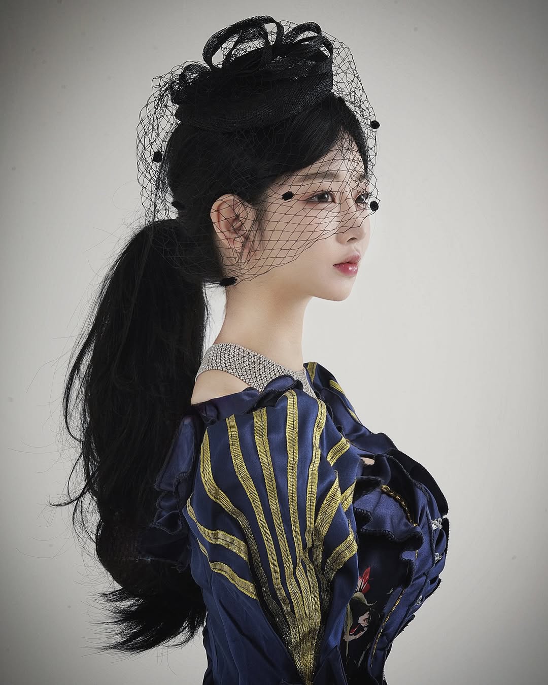 Sốc: Bản tin thời sự c&ocirc;ng bố clip nữ diễn vi&ecirc;n 9X l&aacute;i &ocirc; t&ocirc; lao l&ecirc;n vỉa h&egrave; t&ocirc;ng tr&uacute;ng loạt xe đạp v&agrave; cột điện- Ảnh 5.