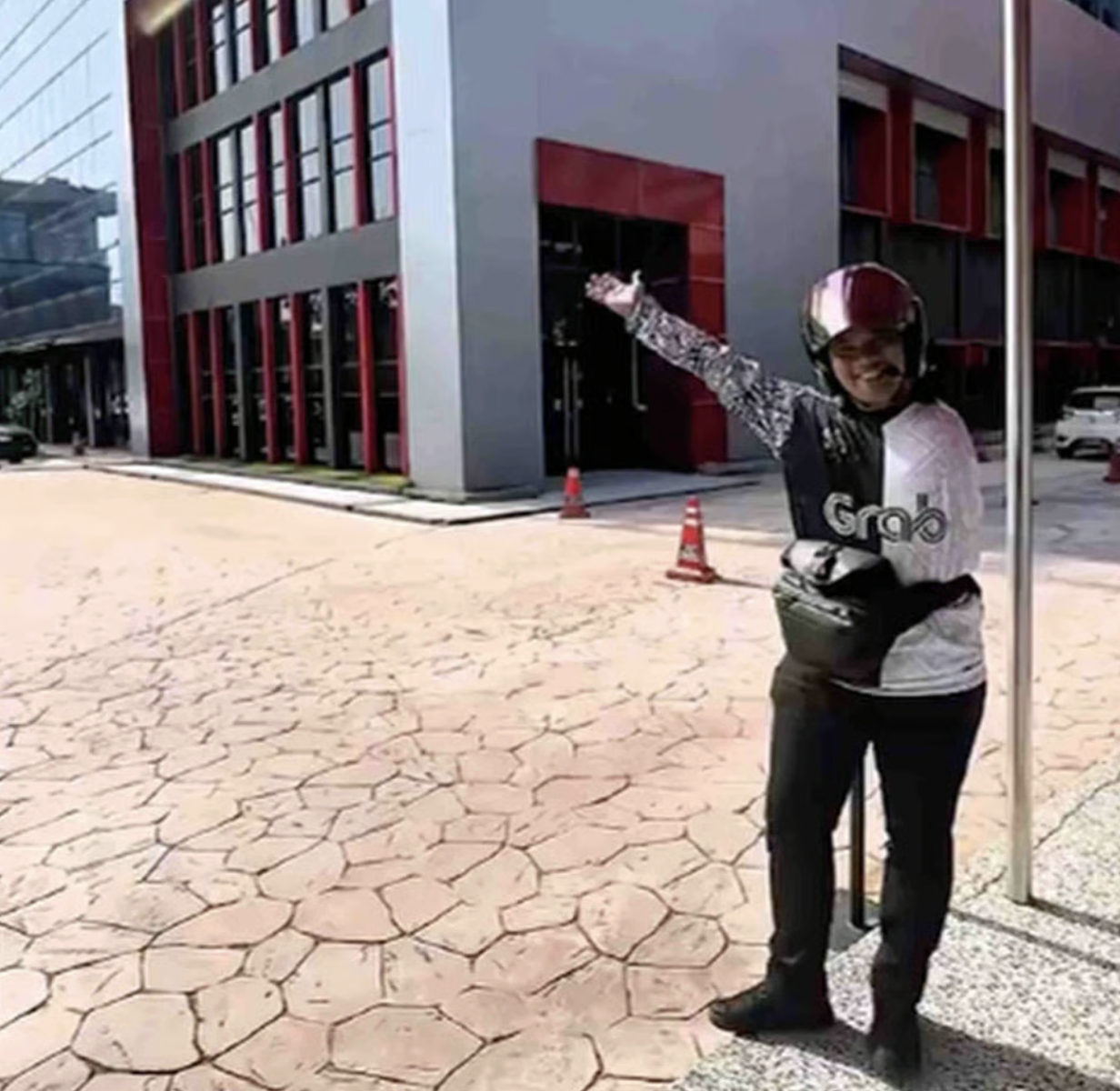 Mất một tay sau tai nạn, ch&agrave;ng shipper vẫn chạy xe, giao 50 đơn/ng&agrave;y để d&agrave;nh tiền cưới vợ- Ảnh 3.