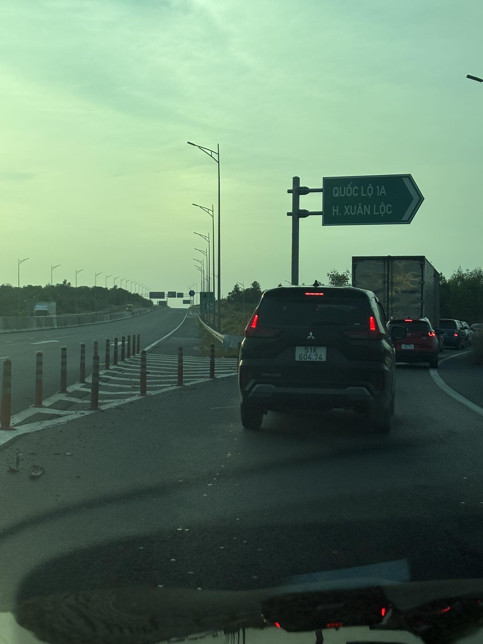 Va chạm liên hoàn 7 ô tô trên cao tốc Phan Thiết - Dầu Giây, ùn tắc nhiều km- Ảnh 1. Va chạm liên hoàn 7 ô tô trên cao tốc Phan Thiết - Dầu Giây, ùn tắc nhiều km- Ảnh 1.