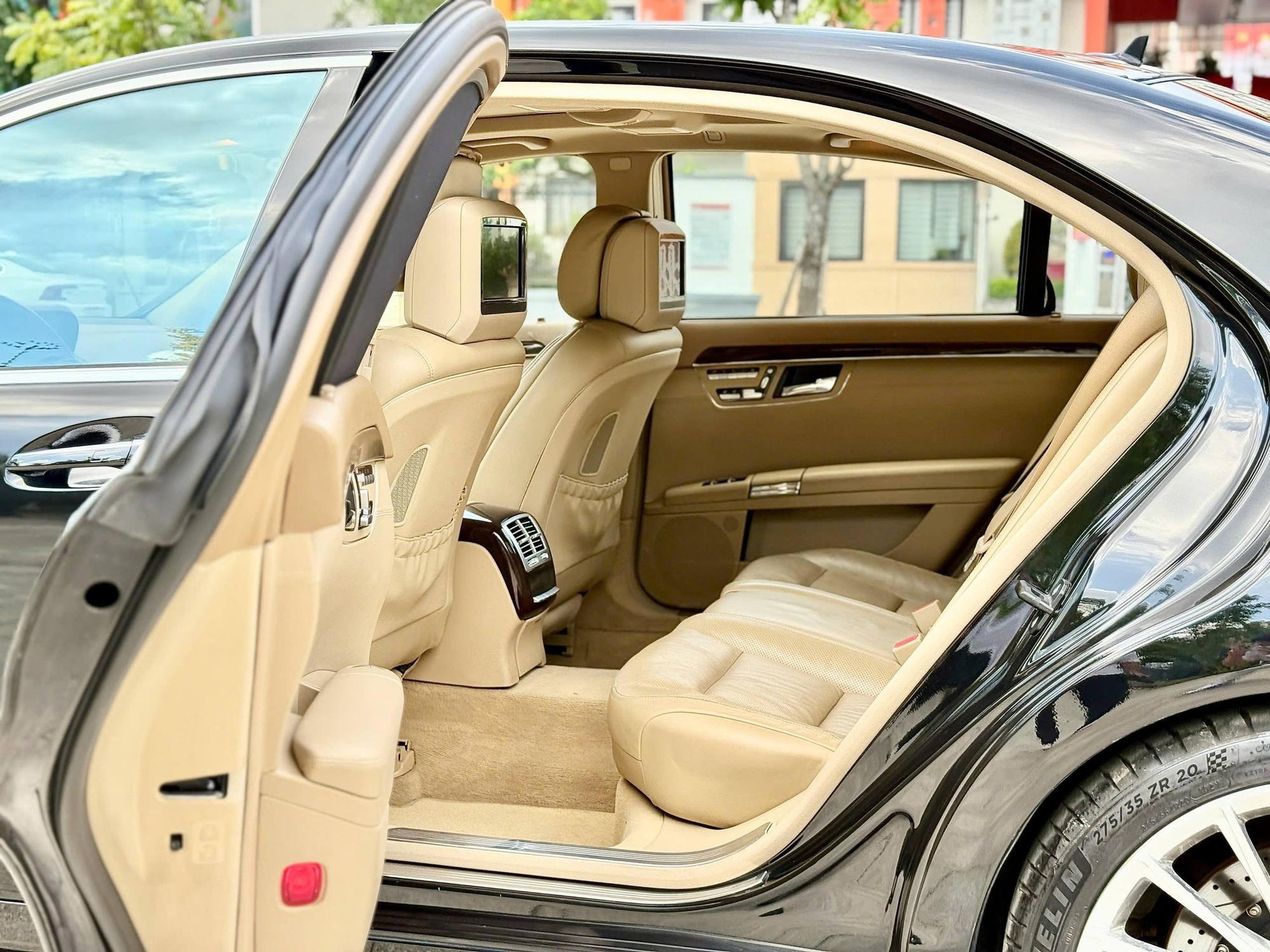 Rao Mercedes-Benz S 500 2009 chưa đến 500 triệu, người b&aacute;n chia sẻ: Chủ cũ chi cả trăm triệu để đại tu, ri&ecirc;ng tiền m&acirc;m v&agrave; phanh hết 'nửa gi&aacute; xe'- Ảnh 7.
