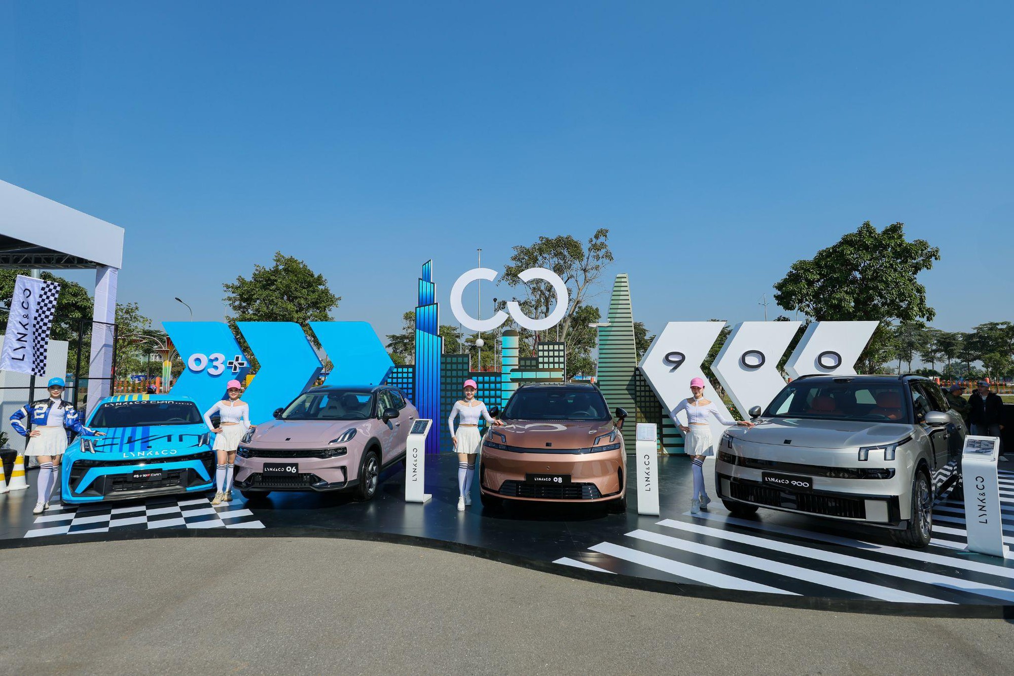 Lynk & Co EM-P Super Hybrid nhận giải &ldquo;C&ocirc;ng nghệ điện ho&aacute; của năm 2025&rdquo;- Ảnh 1.