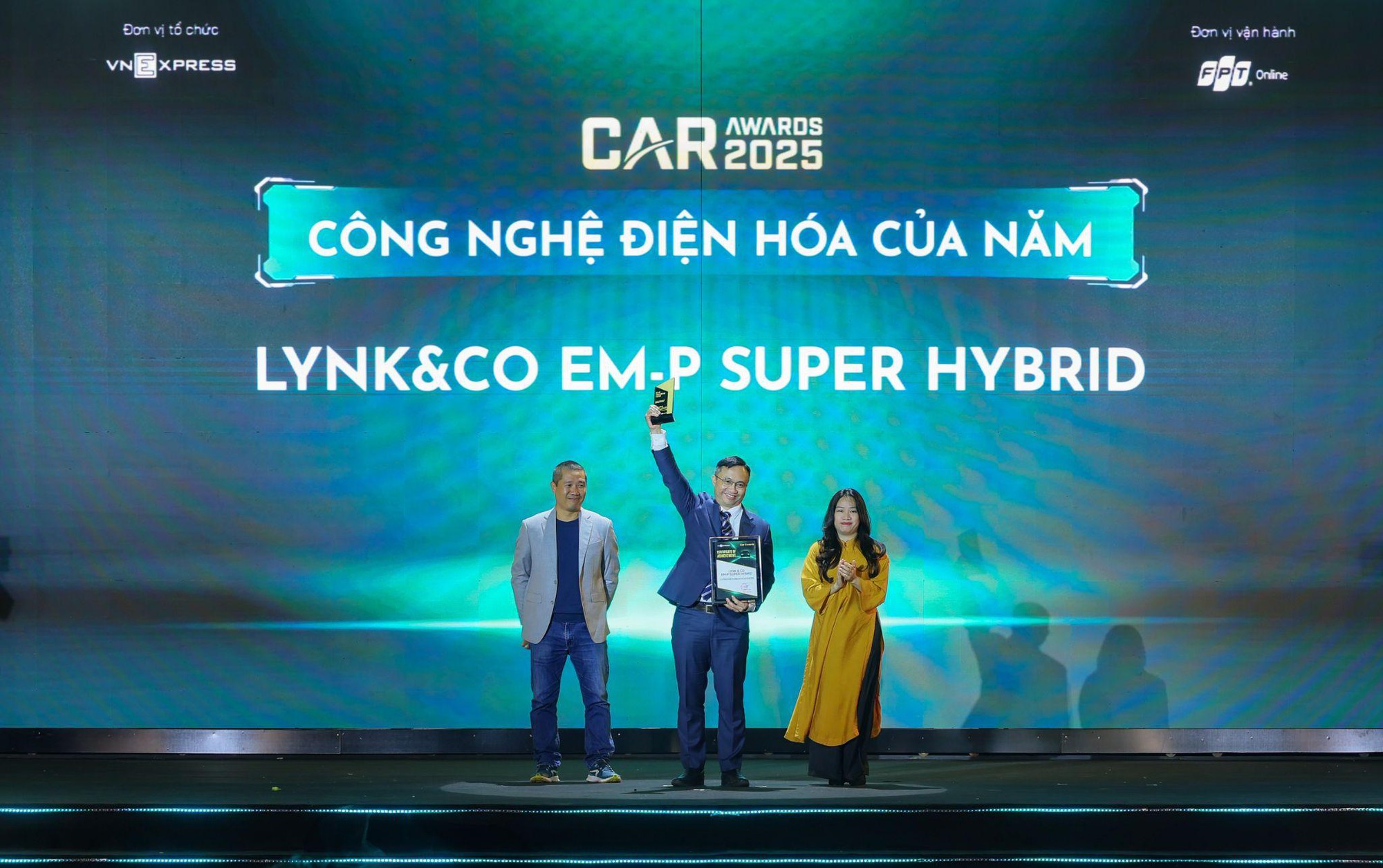 Lynk & Co EM-P Super Hybrid nhận giải &ldquo;C&ocirc;ng nghệ điện ho&aacute; của năm 2025&rdquo;- Ảnh 3.