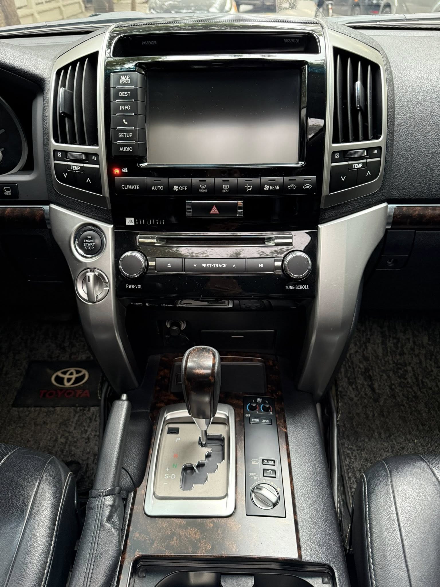 Không hổ danh ‘thánh giữ giá’, chiếc Toyota Land Cruiser 11 năm tuổi này bán lại đắt ngang E-Class ‘đập hộp’- Ảnh 7.