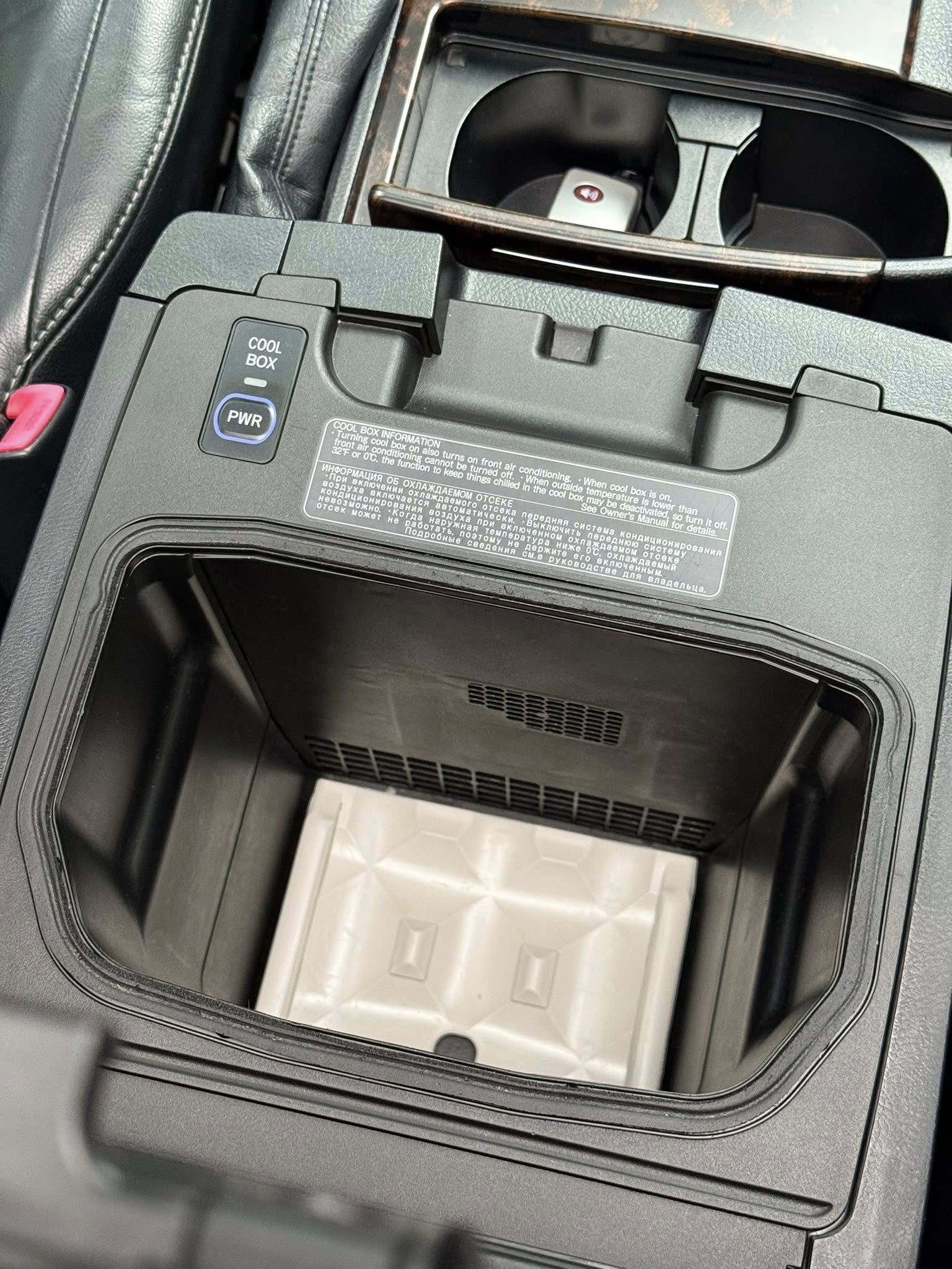 Không hổ danh ‘thánh giữ giá’, chiếc Toyota Land Cruiser 11 năm tuổi này bán lại đắt ngang E-Class ‘đập hộp’- Ảnh 9.