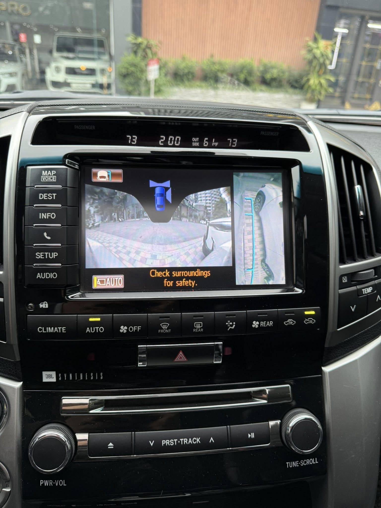 Không hổ danh ‘thánh giữ giá’, chiếc Toyota Land Cruiser 11 năm tuổi này bán lại đắt ngang E-Class ‘đập hộp’- Ảnh 8.