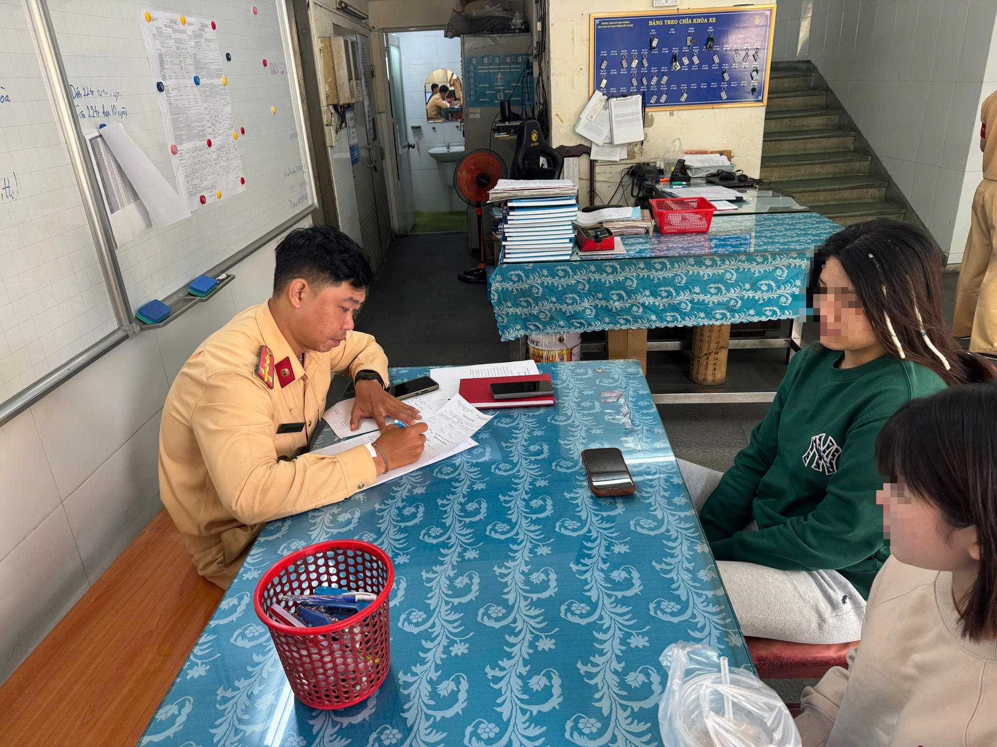 Xe bị CSGT tịch thu, biển số c&oacute; được giữ lại?- Ảnh 1.