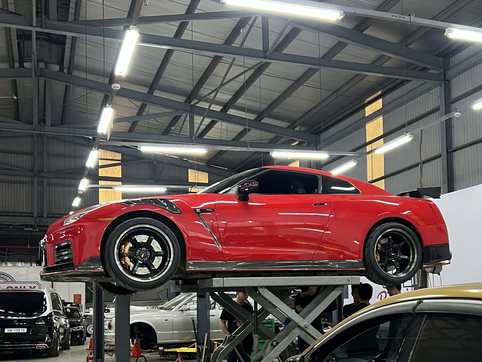 Si&ecirc;u xe, si&ecirc;u sang tại Việt Nam hư v&igrave; đ&acirc;u: Phuộc, gầm v&agrave; 300 triệu đồng l&agrave; c&aacute;i gi&aacute; của việc&hellip; &iacute;t chạy- Ảnh 5.