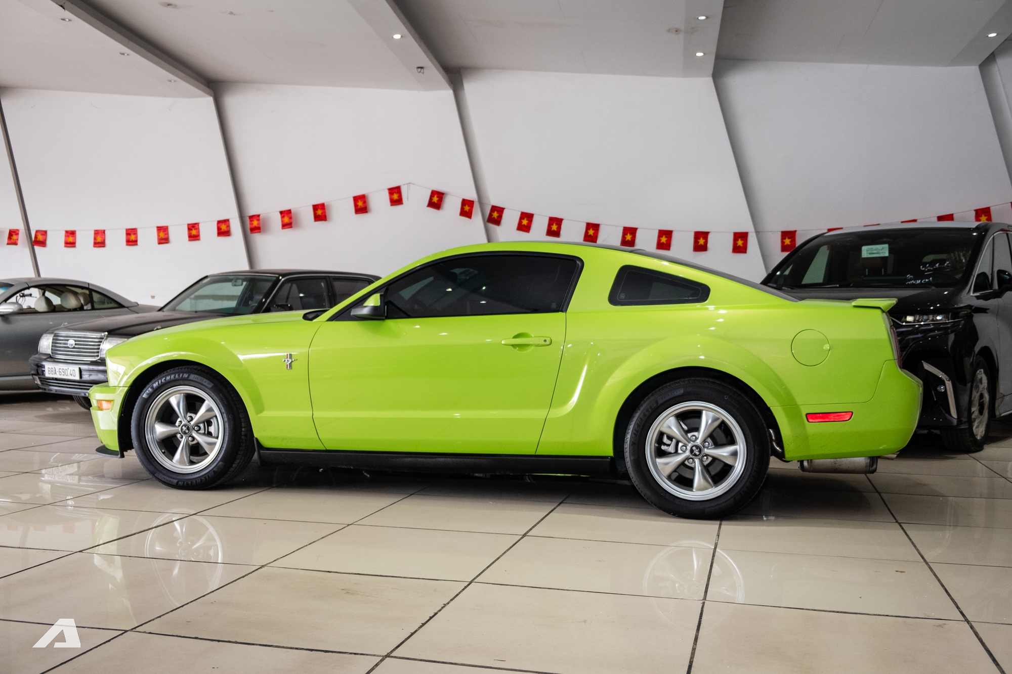 Ford Mustang đời 2007 h&agrave;ng hiếm rao b&aacute;n với gi&aacute; ngang C-Class mới: Ph&aacute;t triển bởi kỹ sư gốc Việt, c&oacute; v&agrave;i chi tiết độ lại so với xe nguy&ecirc;n bản- Ảnh 5.