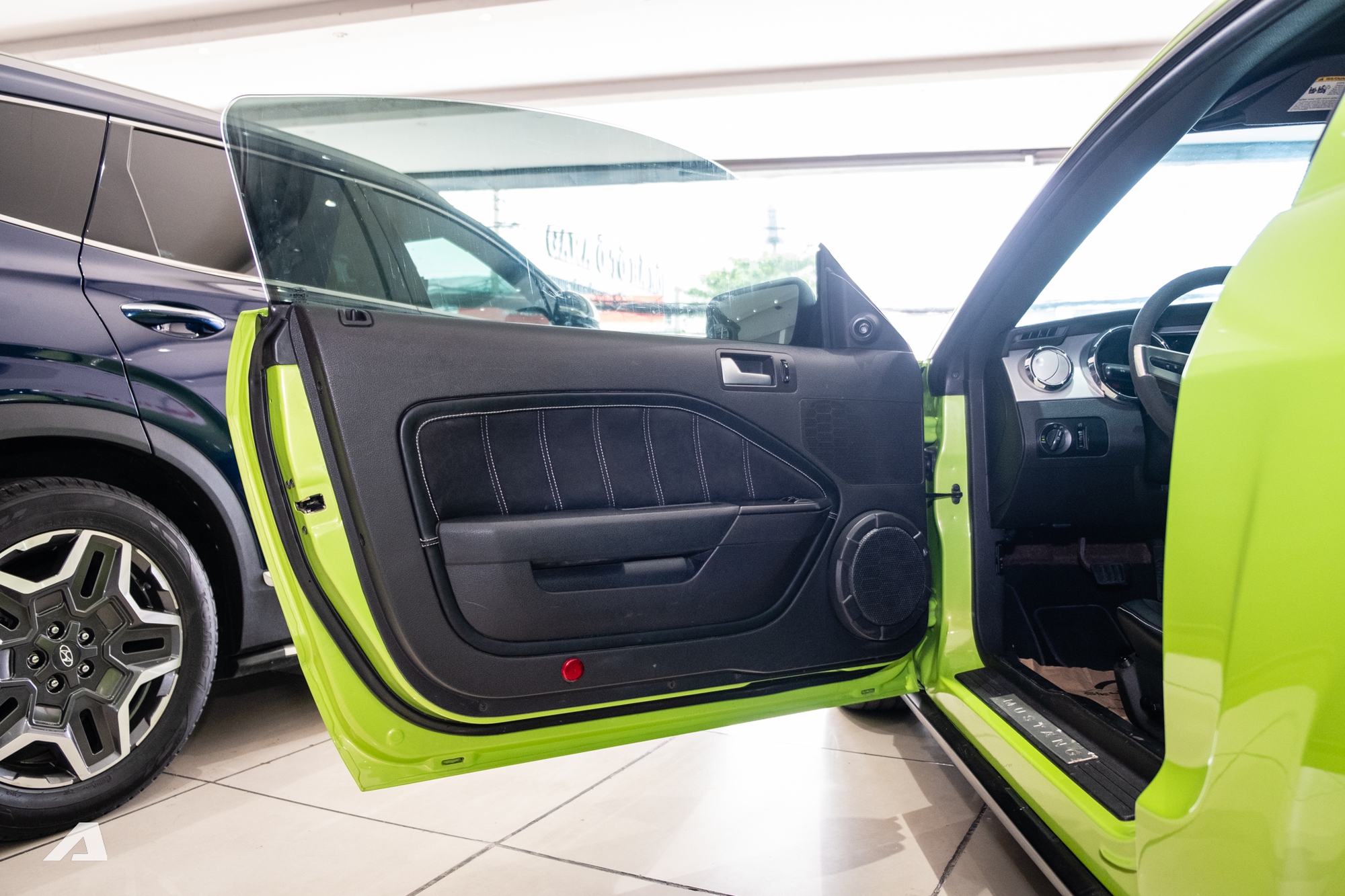 Ford Mustang đời 2007 h&agrave;ng hiếm rao b&aacute;n với gi&aacute; ngang C-Class mới: Ph&aacute;t triển bởi kỹ sư gốc Việt, c&oacute; v&agrave;i chi tiết độ lại so với xe nguy&ecirc;n bản- Ảnh 23.