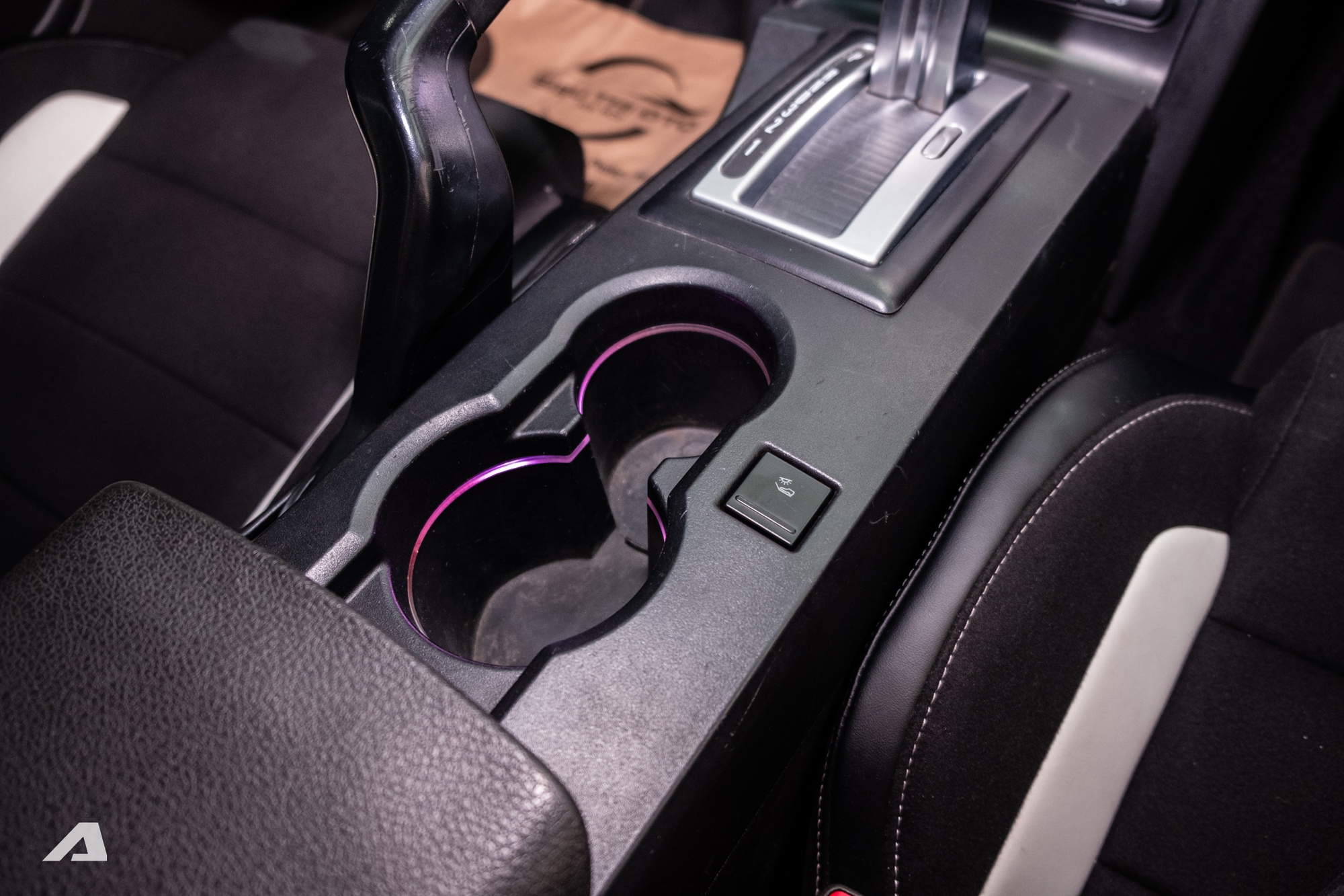 Ford Mustang đời 2007 h&agrave;ng hiếm rao b&aacute;n với gi&aacute; ngang C-Class mới: Ph&aacute;t triển bởi kỹ sư gốc Việt, c&oacute; v&agrave;i chi tiết độ lại so với xe nguy&ecirc;n bản- Ảnh 24.