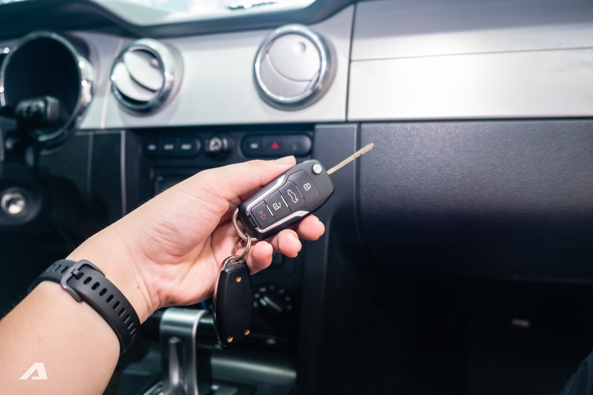 Ford Mustang đời 2007 h&agrave;ng hiếm rao b&aacute;n với gi&aacute; ngang C-Class mới: Ph&aacute;t triển bởi kỹ sư gốc Việt, c&oacute; v&agrave;i chi tiết độ lại so với xe nguy&ecirc;n bản- Ảnh 15.