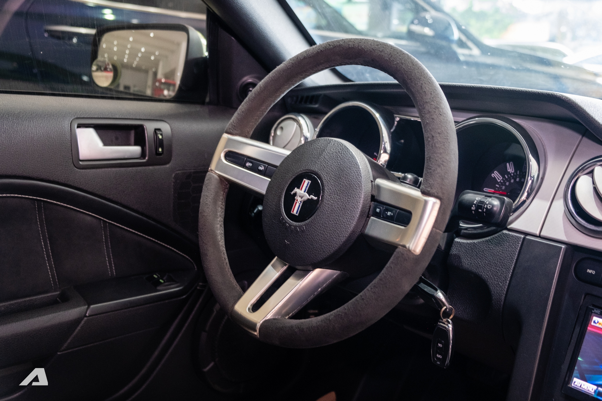 Ford Mustang đời 2007 h&agrave;ng hiếm rao b&aacute;n với gi&aacute; ngang C-Class mới: Ph&aacute;t triển bởi kỹ sư gốc Việt, c&oacute; v&agrave;i chi tiết độ lại so với xe nguy&ecirc;n bản- Ảnh 10.