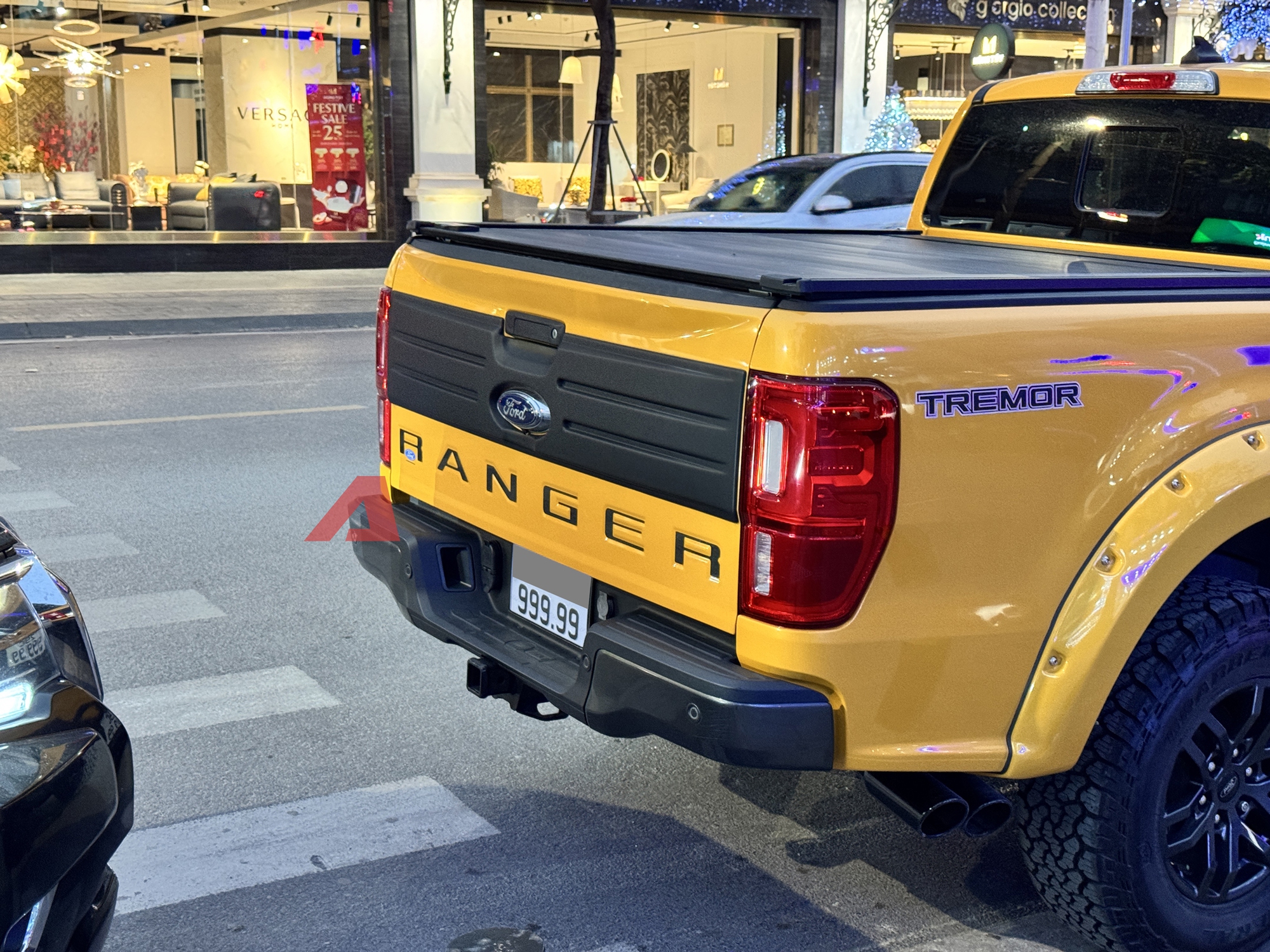 Bắt gặp Ford Ranger nhập Mỹ lăn bánh ở Hà Nội: Đeo biển số ngũ 9, máy xăng 270 mã lực, từng được rao bán gần 3,1 tỷ- Ảnh 5.