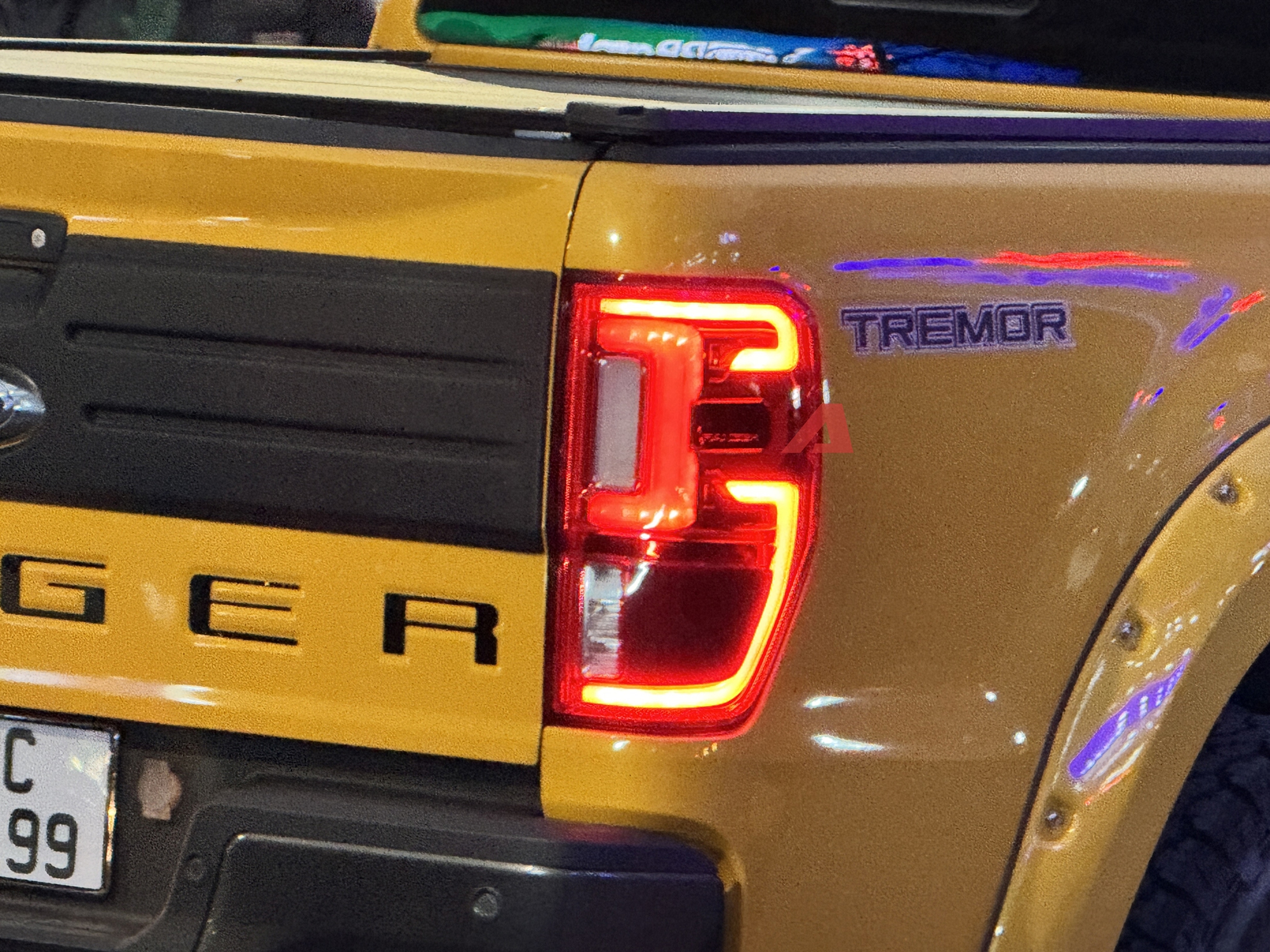 Bắt gặp Ford Ranger nhập Mỹ lăn bánh ở Hà Nội: Đeo biển số ngũ 9, máy xăng 270 mã lực, từng được rao bán gần 3,1 tỷ- Ảnh 8.