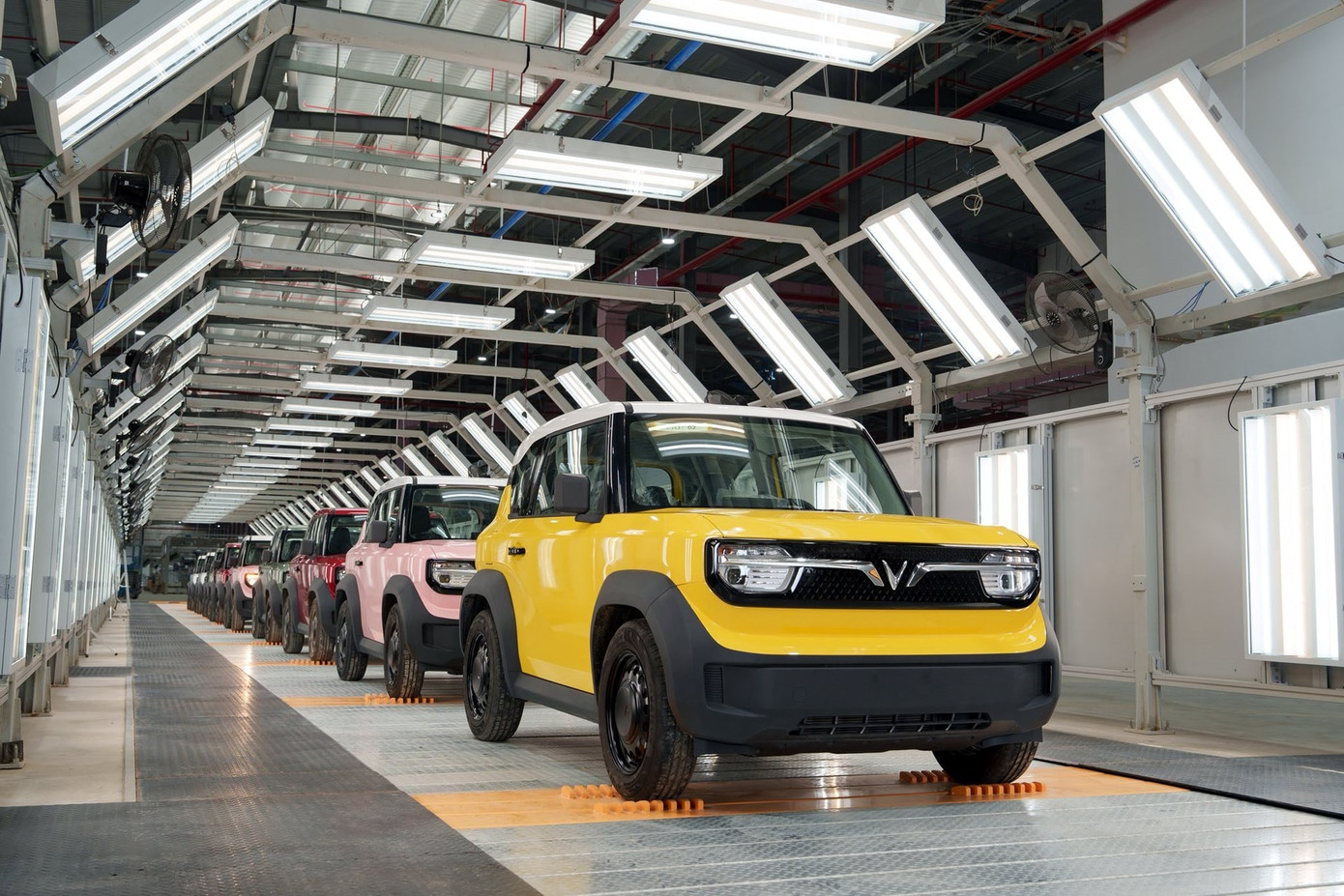 Nguồn cung dư thừa, cuộc đua giảm gi&aacute; &ocirc; t&ocirc; tiếp tục k&eacute;o d&agrave;i?- Ảnh 1.