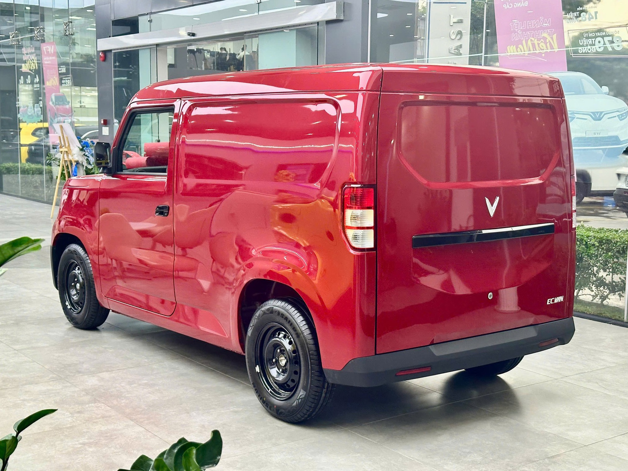 Đại lý nhận đặt VinFast EC Van bản mới: Giá dự kiến 325 triệu đồng, thêm cửa lùa như 'Su cóc’, dễ bán sau Tết- Ảnh 3.