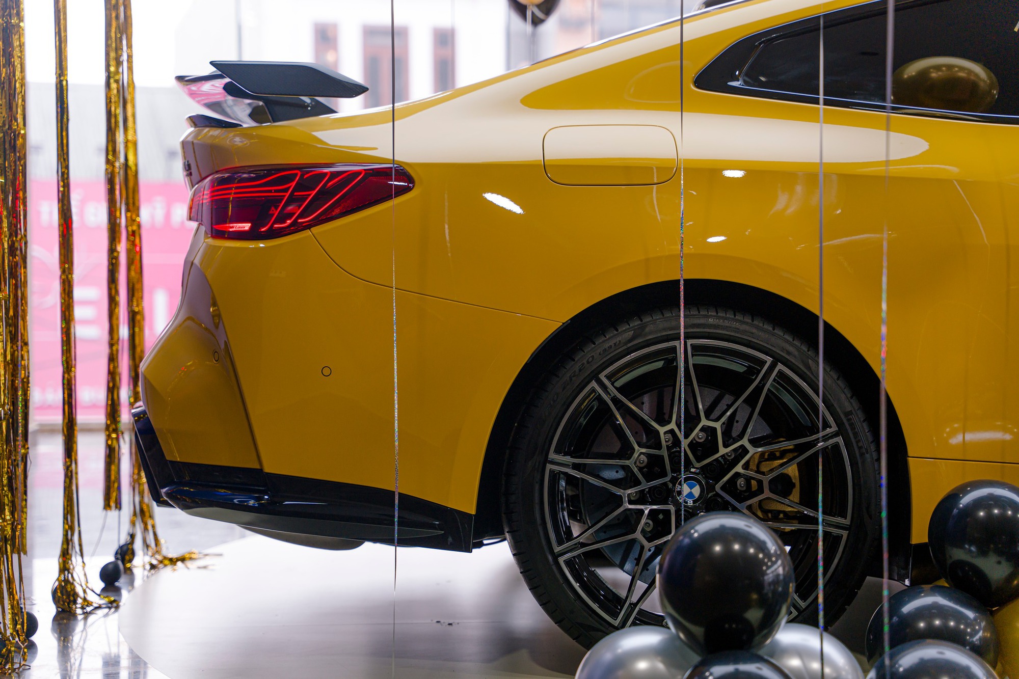 D&acirc;n chơi Đ&agrave; Nẵng sắm BMW M4 Competition bản mới đầu ti&ecirc;n Việt Nam với nhiều &lsquo;option&rsquo; khủng c&ugrave;ng biển tứ qu&yacute; đấu gi&aacute;- Ảnh 4.