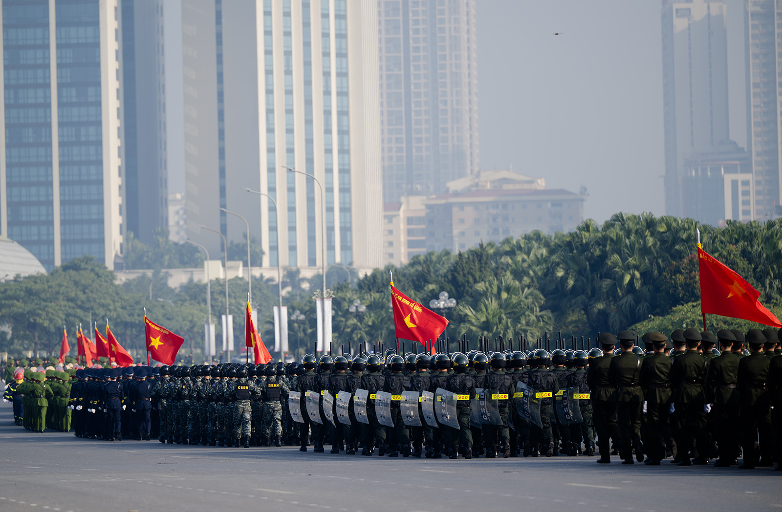 Lực lượng tinh nhuệ cùng dàn khí tài hiện đại diễn tập, sẵn sàng tham gia bảo vệ Đại hội Đảng- Ảnh 2.