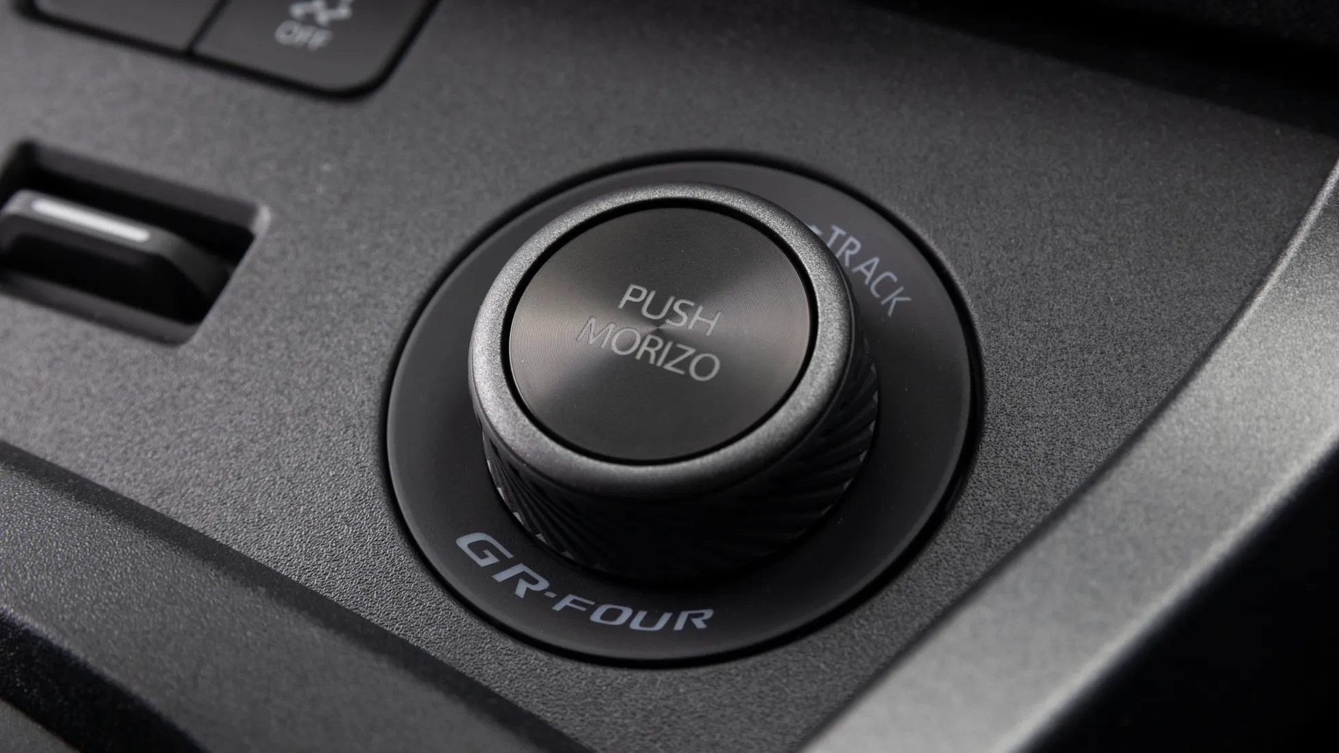 Khi Toyota GR Yaris vẫn chưa đủ, đây sẽ là bản bạn cần cân nhắc: Chỉ 200 chiếc, dát nhiều carbon, tinh chỉnh đặc biệt dành cho đường đua- Ảnh 15.