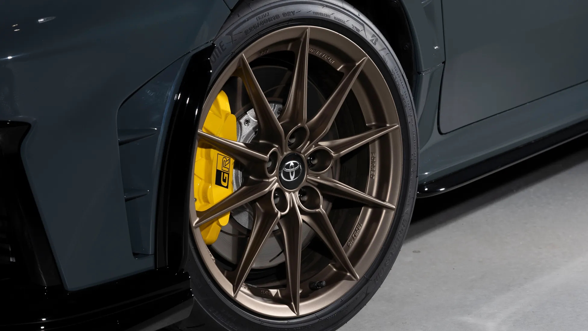 Khi Toyota GR Yaris vẫn chưa đủ, đây sẽ là bản bạn cần cân nhắc: Chỉ 200 chiếc, dát nhiều carbon, tinh chỉnh đặc biệt dành cho đường đua- Ảnh 5.