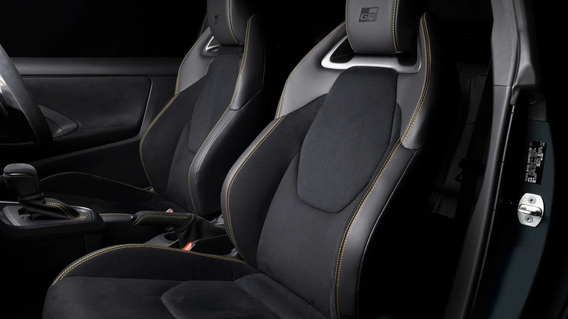 Khi Toyota GR Yaris vẫn chưa đủ, đây sẽ là bản bạn cần cân nhắc: Chỉ 200 chiếc, dát nhiều carbon, tinh chỉnh đặc biệt dành cho đường đua- Ảnh 12.