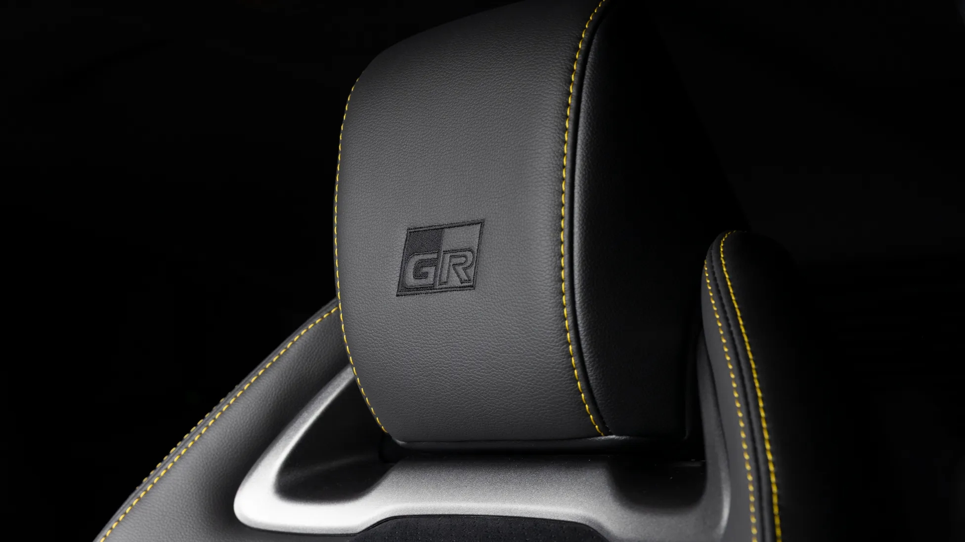 Khi Toyota GR Yaris vẫn chưa đủ, đây sẽ là bản bạn cần cân nhắc: Chỉ 200 chiếc, dát nhiều carbon, tinh chỉnh đặc biệt dành cho đường đua- Ảnh 13.