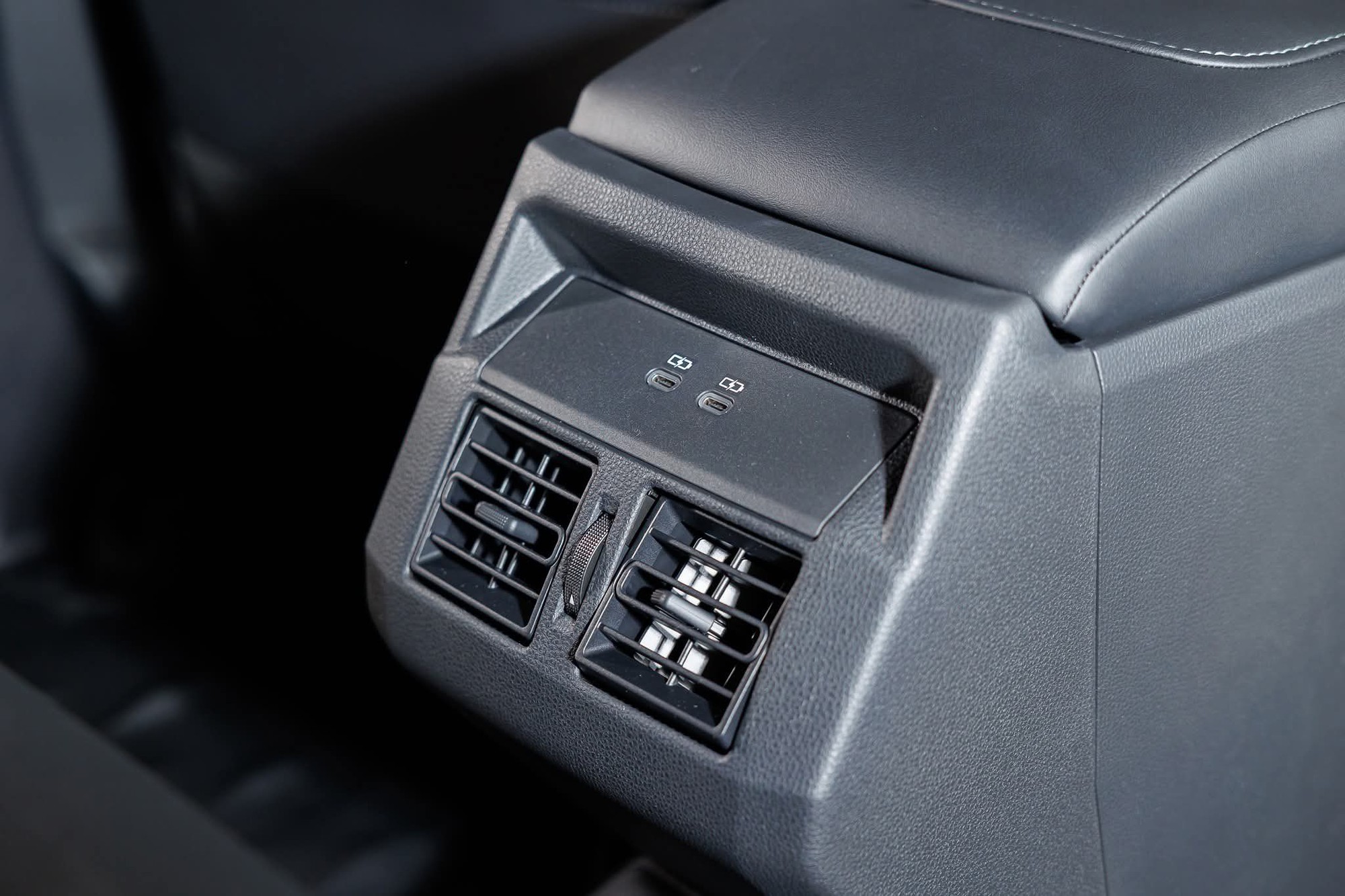 Toyota Hilux chốt ra mắt ngày 29/1: Máy dầu 2.8L mạnh ngang Ranger, nội thất như Prado, có ADAS, chỉ chờ giá tốt- Ảnh 15. Toyota Hilux chốt ra mắt ngày 29/1: Máy dầu 2.8L mạnh ngang Ranger, nội thất như Prado, có ADAS, chỉ chờ giá tốt- Ảnh 15.