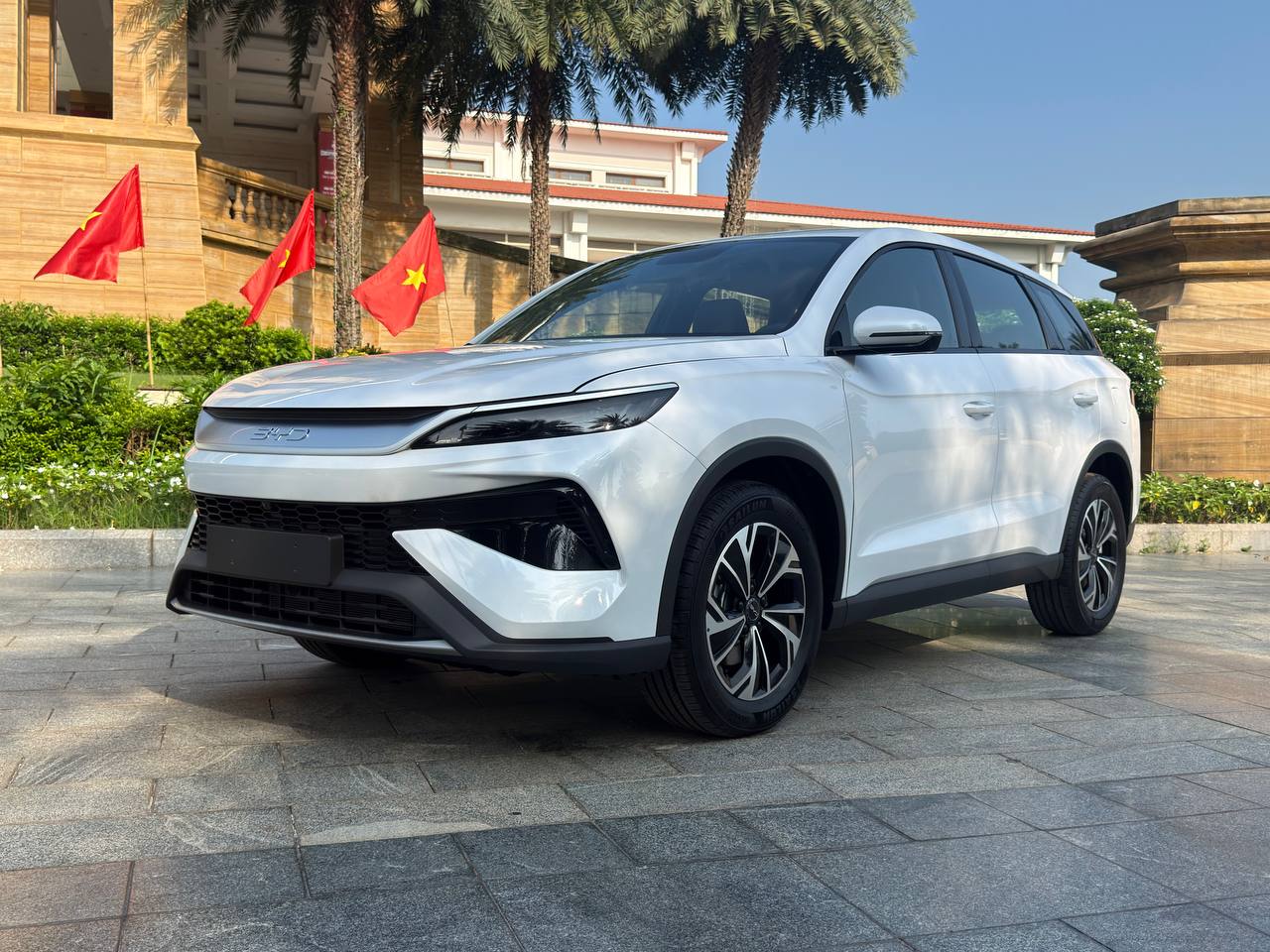 BYD Sealion 5 chốt ng&agrave;y ra mắt kh&aacute;ch Việt, kỳ vọng doanh số 'vượt' Honda CR-V - Ảnh 1.
