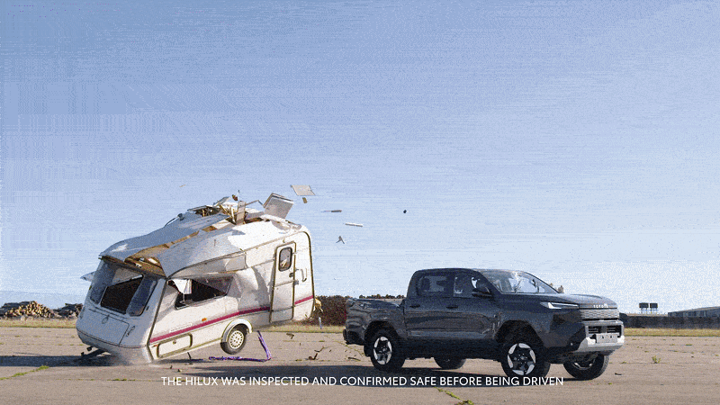 Toyota Hilux điện hứng trọn xe caravan 760kg rơi từ độ cao 9m, xong vẫn chạy đi như chưa c&oacute; chuyện g&igrave; - Ảnh 10.
