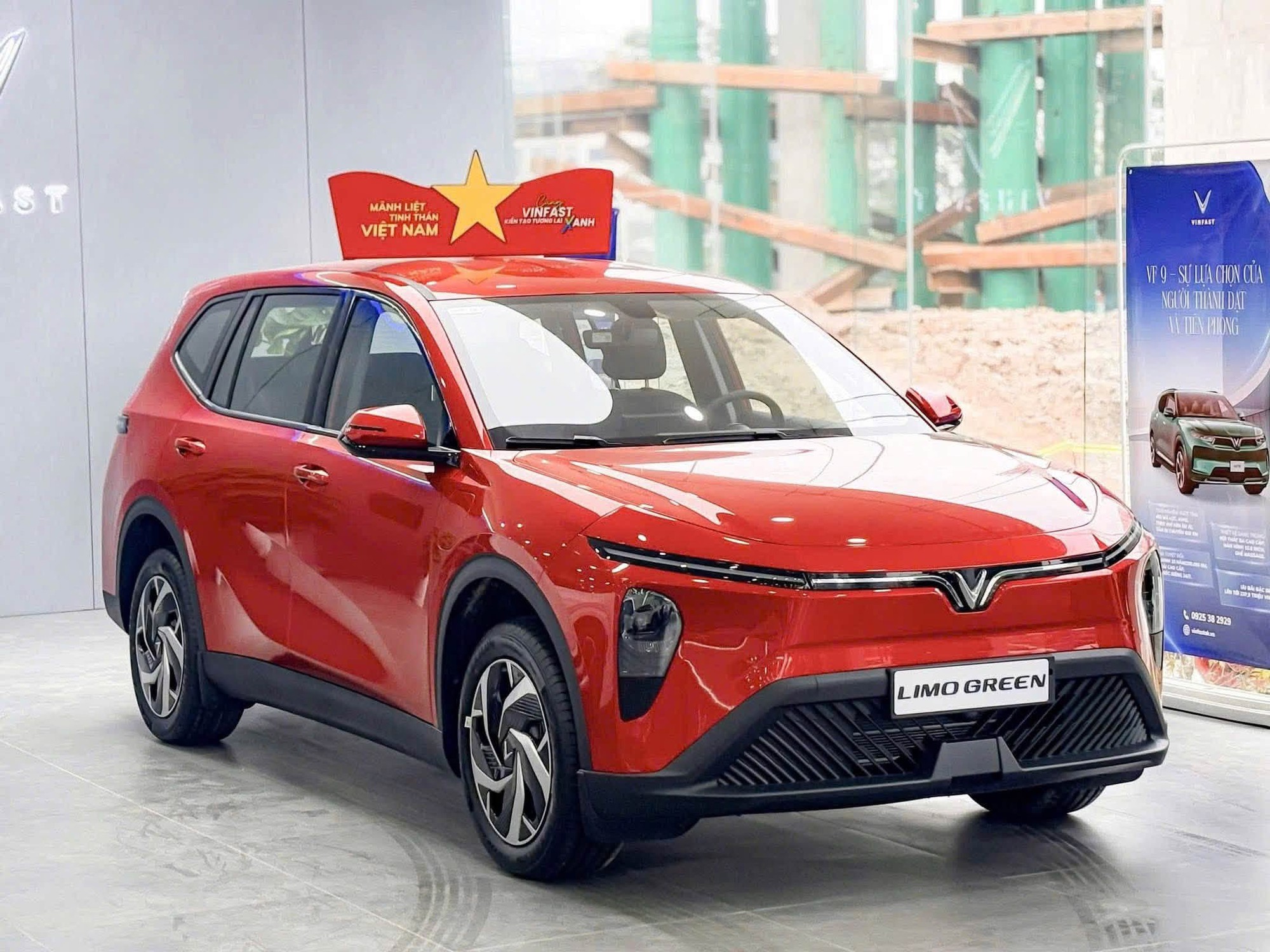 VinFast b&aacute;n 3 qu&yacute; đầu 2026 vượt cả doanh số năm ngo&aacute;i: VF 3, Limo Green chiếm gần một nửa - Ảnh 2.