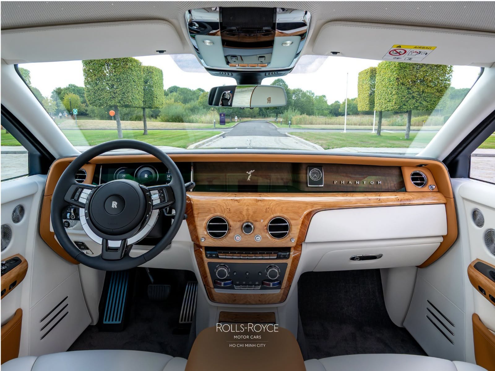 Rolls-Royce Phantom độc bản bán chính hãng tại Việt Nam: Giá gần 90 tỷ, nội thất ốp gỗ sồi toàn bộ, chỉ có duy nhất 1 đại gia may mắn mua được - Ảnh 9.